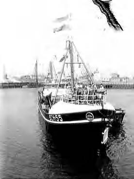 Fotocollectie Anefo — Aankomst van "Nieuwe Haring" in Scheveningen aangebracht door de "Noorderkroon", de "Noorderkroon" [SCH 55] vaart de haven van Scheveningen binnen — Foto: Pot, Harry / Anefo. Licentie: Set B: Rechtenvrij / Publiek Domein. Bron: Nationaal Archief. http://hdl.handle.net/10648/a9946c3e-d0b4-102d-bcf8-003048976d84