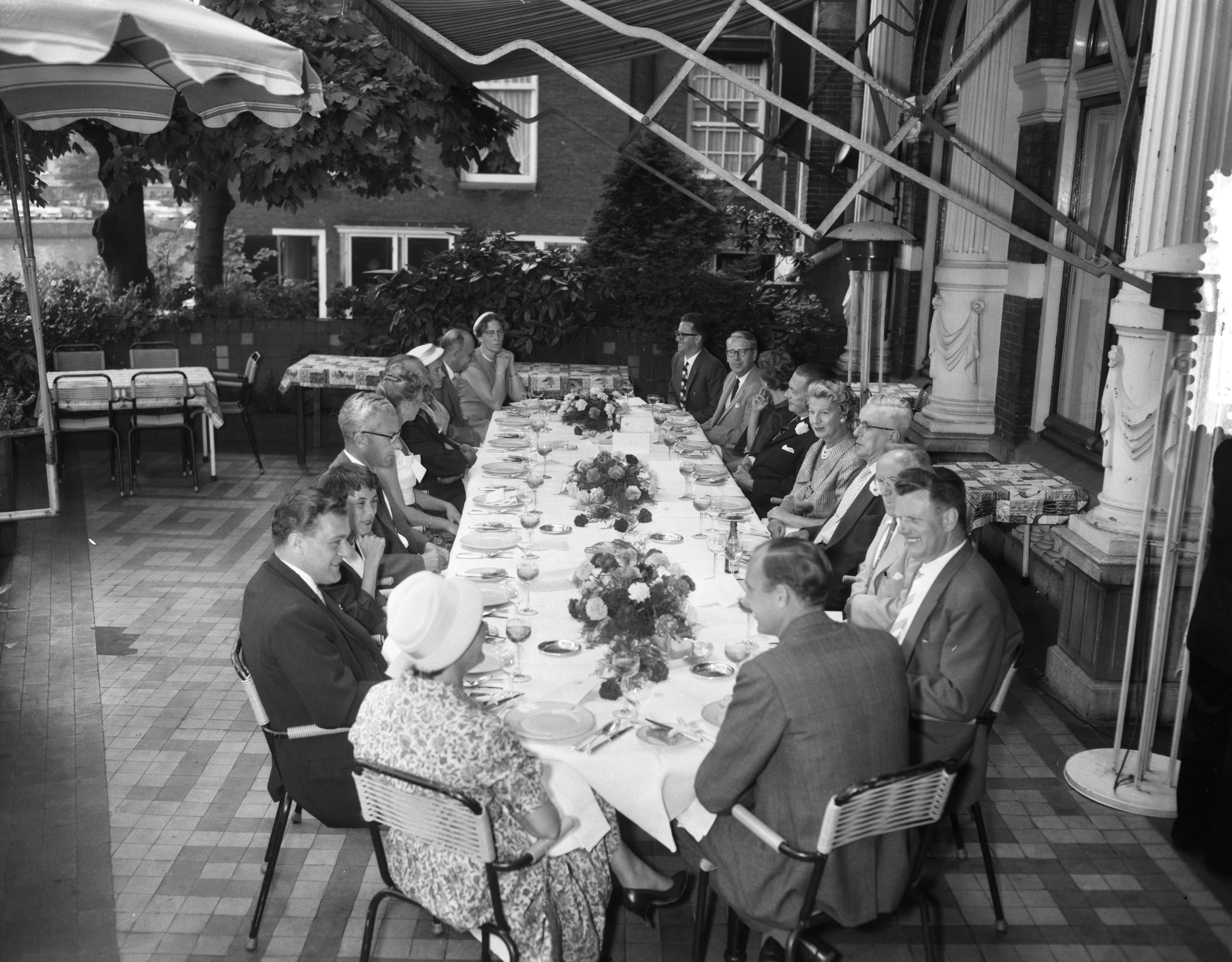 Tewaterlating van de "Castor Consol" bij de Zaanlandse scheepsbouwmaatschappij — Foto: Bilsen, Joop van / Anefo. — Licentie: Set B: Rechtenvrij / Publiek Domein. Bron: Nationaal Archief. http://hdl.handle.net/10648/a9999d30-d0b4-102d-bcf8-003048976d84