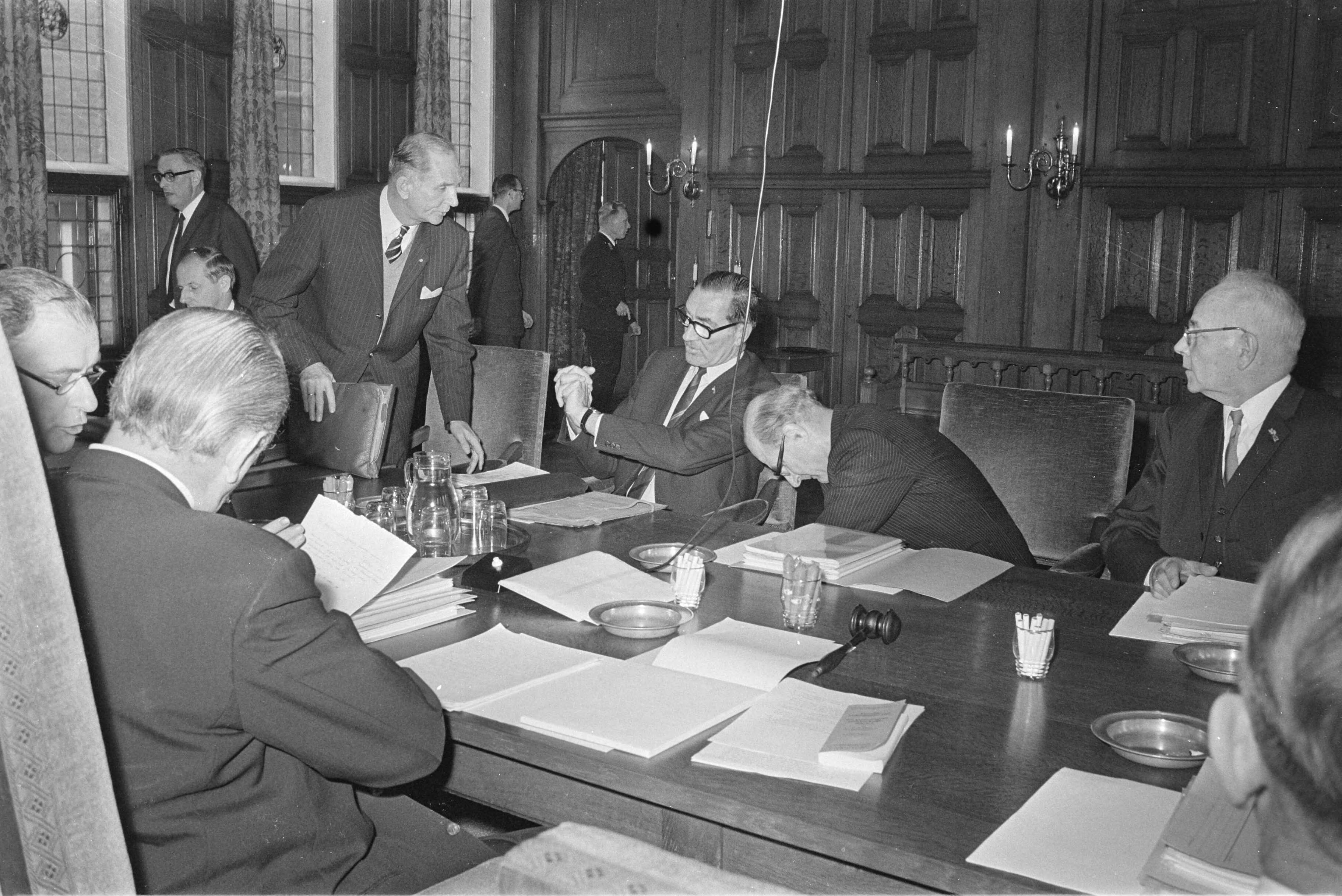 Fotocollectie Anefo — Minister Schut en staatssecretaris Haex spreken met bestuur provincie Groningen over militair oefenterrein, in provinciehuis, Groningen; Schut en Haex tijdens — Foto: Peters, Hans / Anefo. Licentie: Set B: Rechtenvrij / Publiek Domein. Bron: Nationaal Archief. http://hdl.handle.net/10648/abb33482-d0b4-102d-bcf8-003048976d84