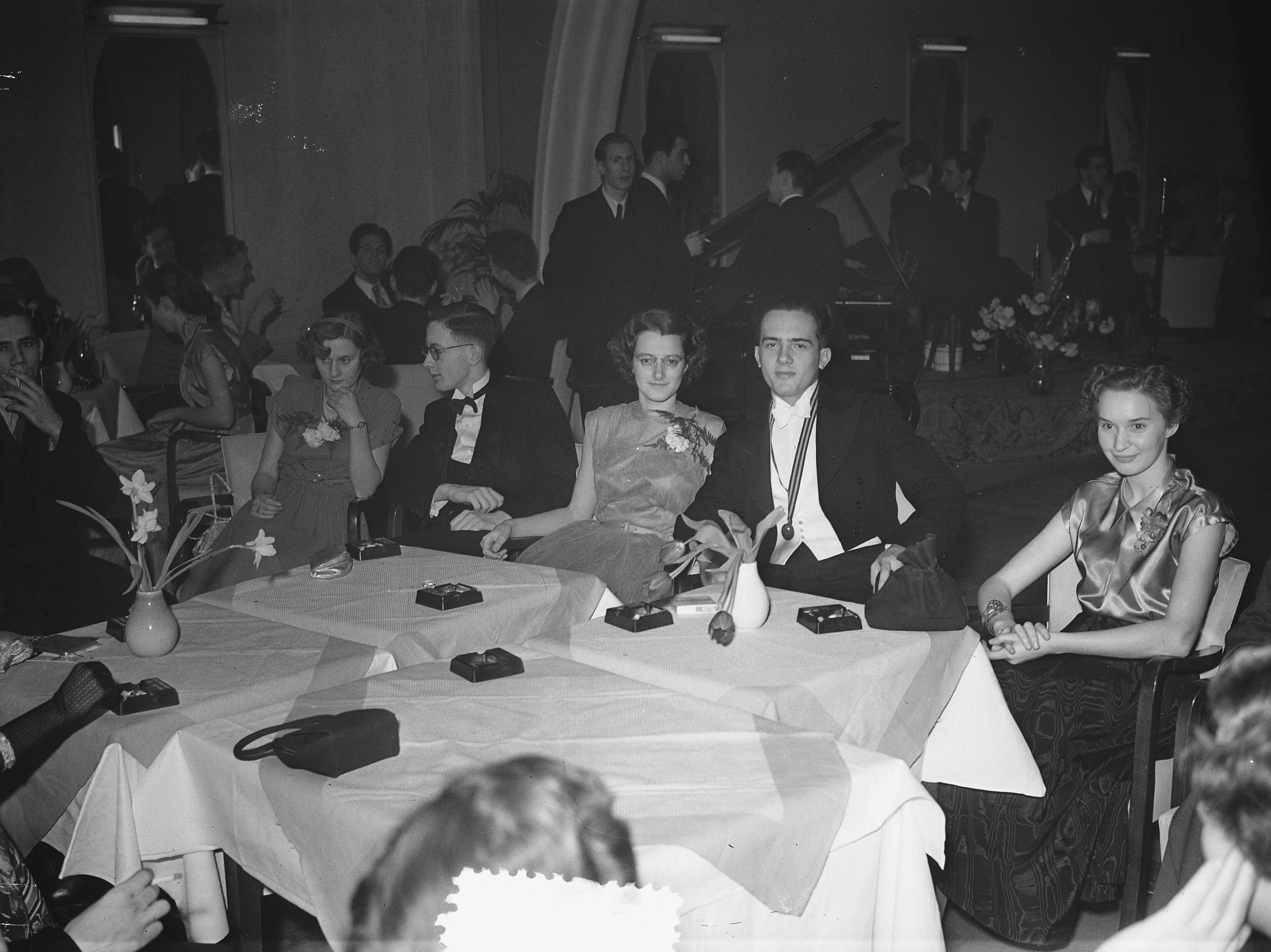 MTS Den Haag jubileum — MTS Den Haag jubileum. Balavond — Foto: Bilsen, Joop van / Anefo. Licentie: Set B: Rechtenvrij / Publiek Domein. Bron: Nationaal Archief. http://hdl.handle.net/10648/a8f474d6-d0b4-102d-bcf8-003048976d84