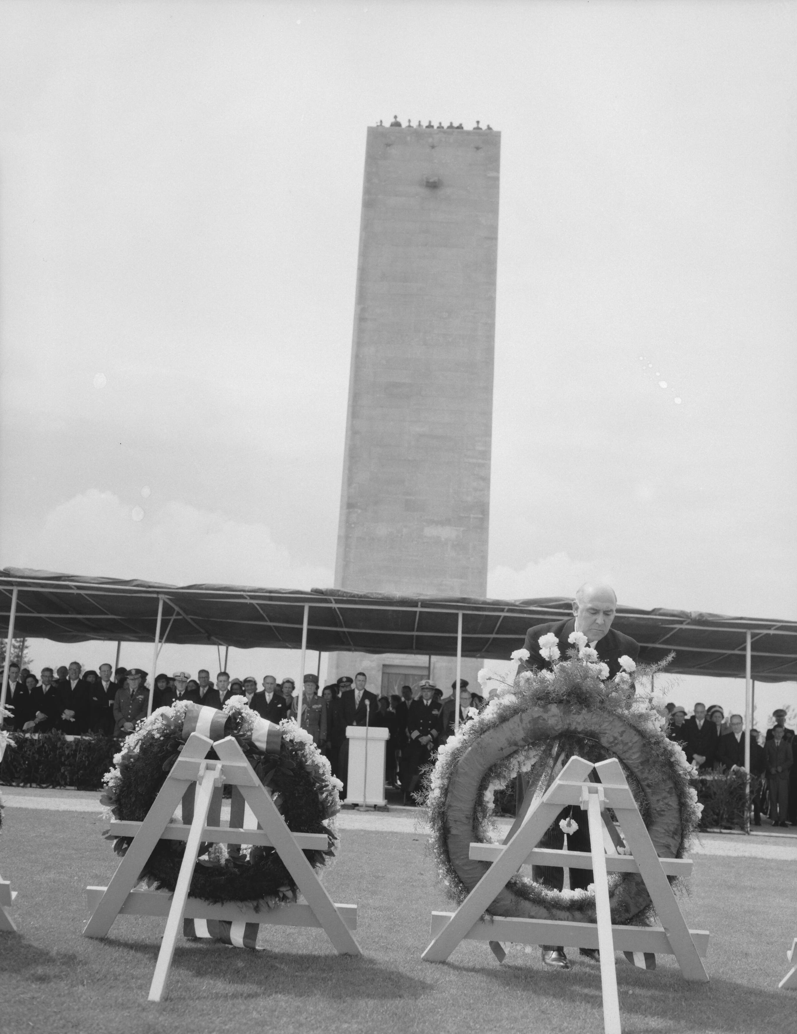 Fotocollectie Anefo — Memorial Day op Margraten — Foto: Rossem, Wim van / Anefo. Licentie: Set B: Rechtenvrij / Publiek Domein. Bron: Nationaal Archief. http://hdl.handle.net/10648/a97d1084-d0b4-102d-bcf8-003048976d84