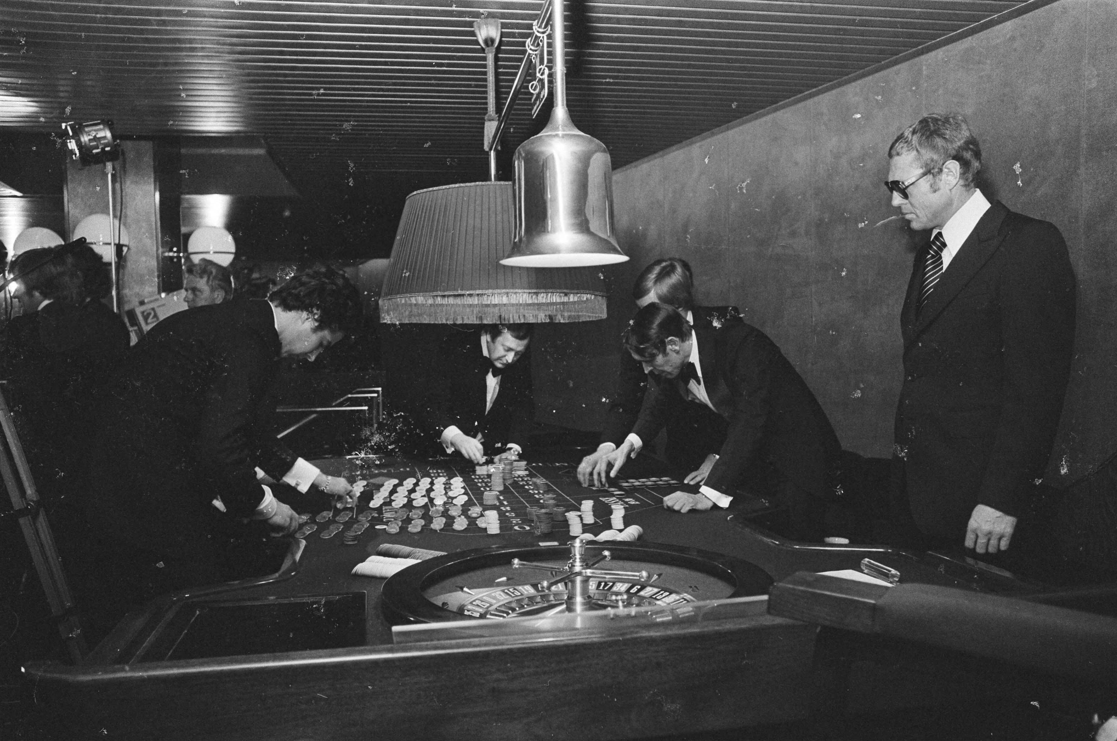 Fotocollectie Anefo — Opening Casino Zandvoort; overzicht van het casino in bedrijf — Foto: Peters, Hans / Anefo. Licentie: Set B: Rechtenvrij / Publiek Domein. Bron: Nationaal Archief. http://hdl.handle.net/10648/ac8cde62-d0b4-102d-bcf8-003048976d84
