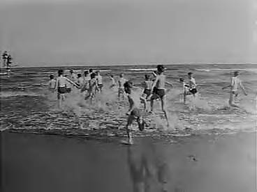 Fotocollectie Anefo — Opening badseizoen in Scheveningen — Foto: Pot, Harry / Anefo. Licentie: Set B: Rechtenvrij / Publiek Domein. Bron: Nationaal Archief. http://hdl.handle.net/10648/a960c5be-d0b4-102d-bcf8-003048976d84