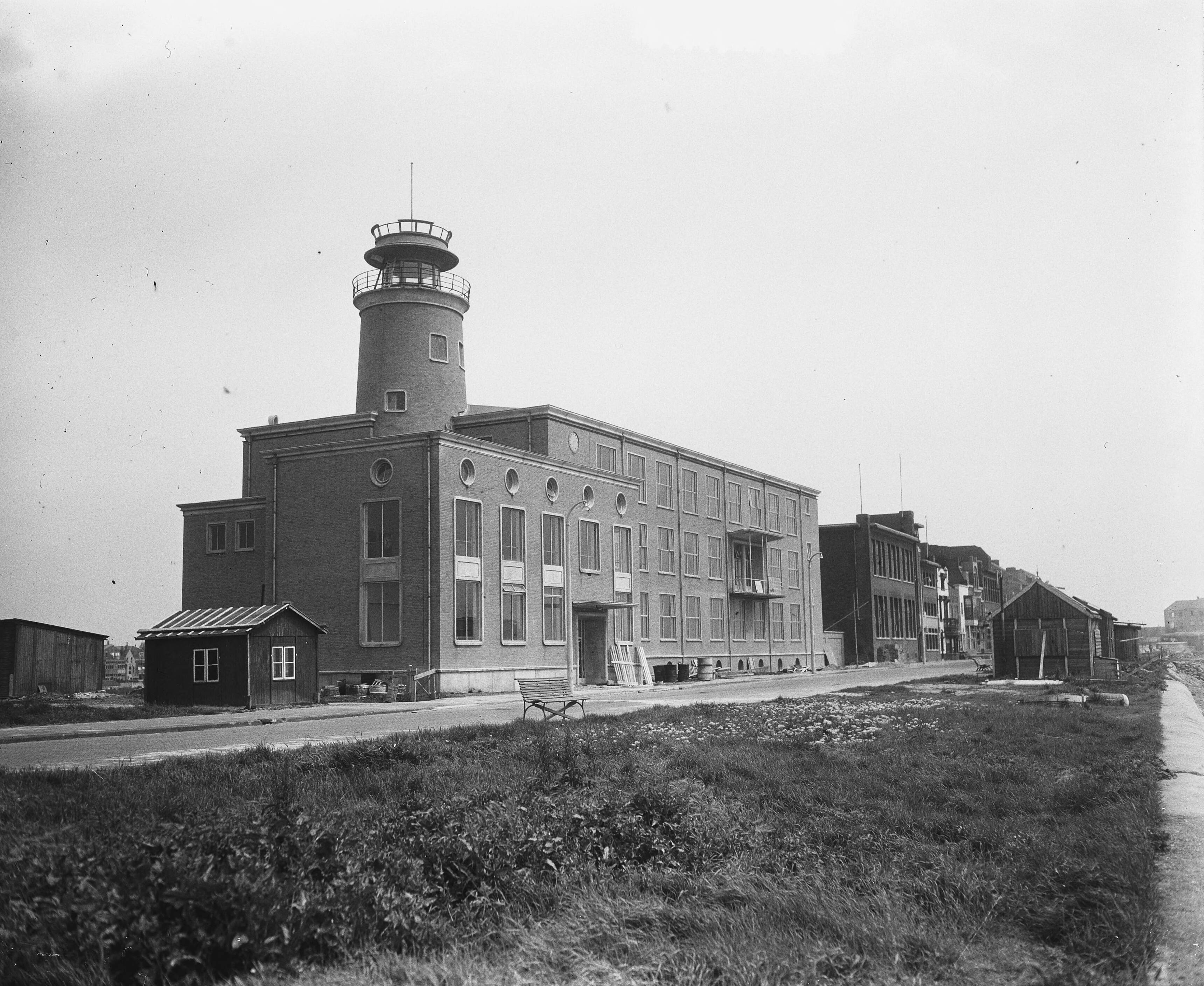 Fotocollectie Anefo — Nieuwe Zeevaartschool in Vlissingen — Foto: Pot, Harry / Anefo. Licentie: Set B: Rechtenvrij / Publiek Domein. Bron: Nationaal Archief. http://hdl.handle.net/10648/a8fabef4-d0b4-102d-bcf8-003048976d84