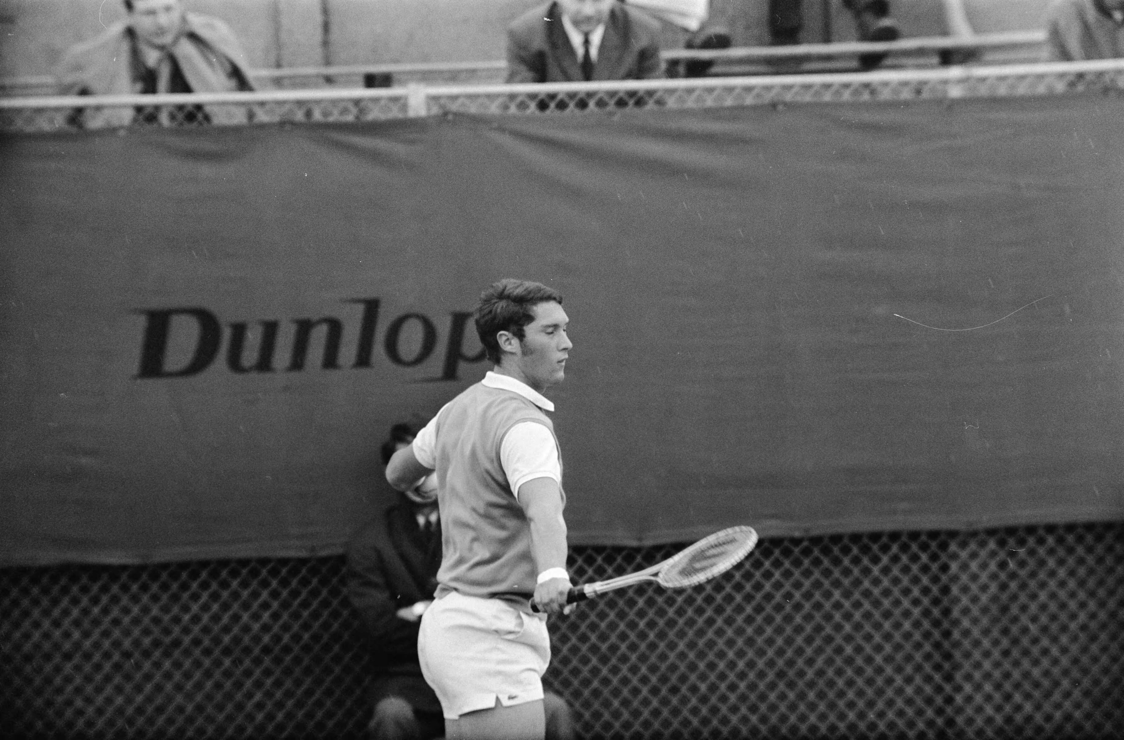 Fotocollectie Anefo — Tennis Nederland tegen Canada voor de Davis Cup te Scheveningen Jan Hordijk , aktie — Foto: Koch, Eric / Anefo. Licentie: Set B: Rechtenvrij / Publiek Domein. Bron: Nationaal Archief. http://hdl.handle.net/10648/ab689ca6-d0b4-102d-bcf8-003048976d84