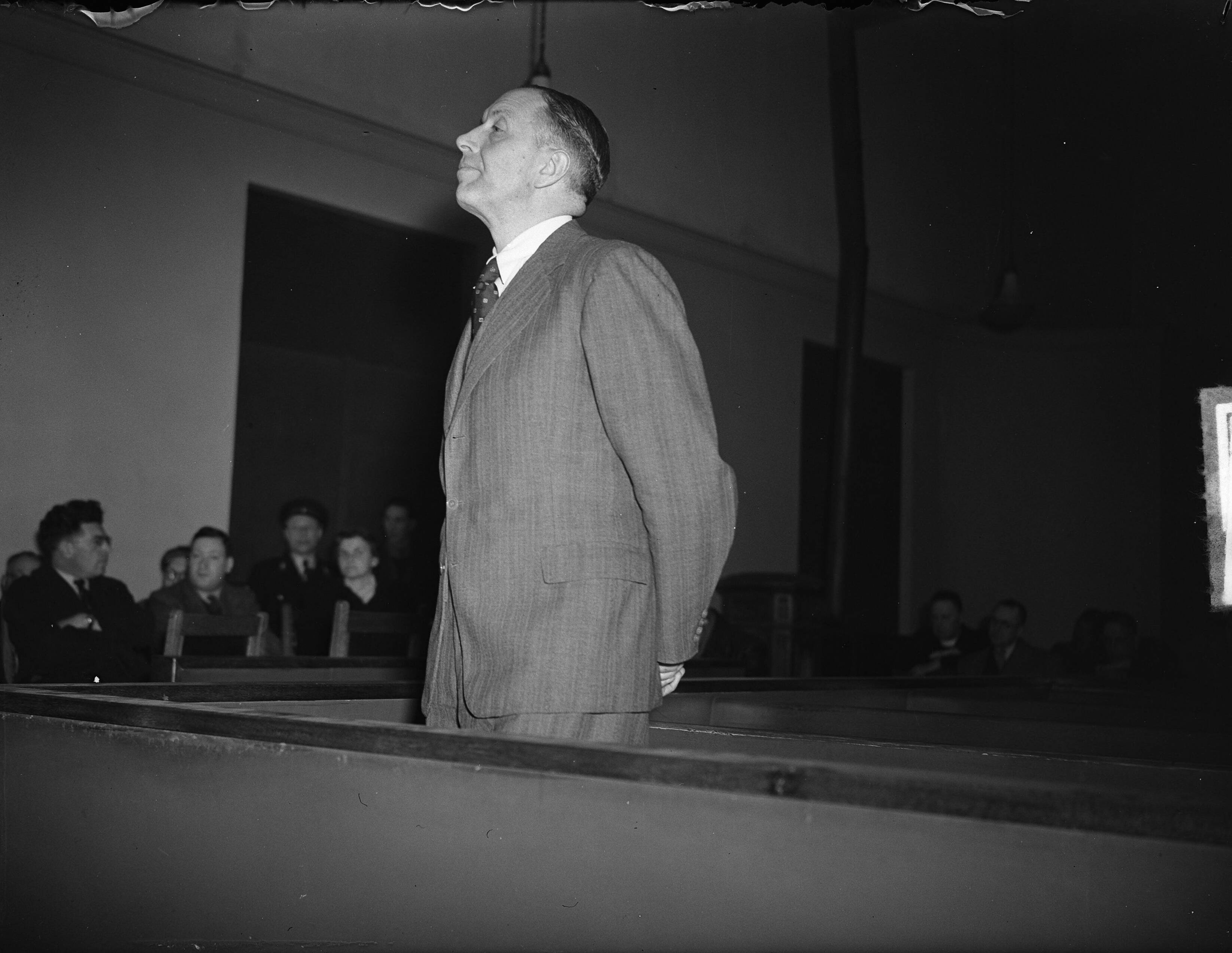 Fotocollectie Anefo — Huygen voor het Bijz. Gerechtshof Utrecht, in beeldband / — Foto: Averink, […] / Anefo. Licentie: Set B: Rechtenvrij / Publiek Domein. Bron: Nationaal Archief. http://hdl.handle.net/10648/a8c3fe46-d0b4-102d-bcf8-003048976d84