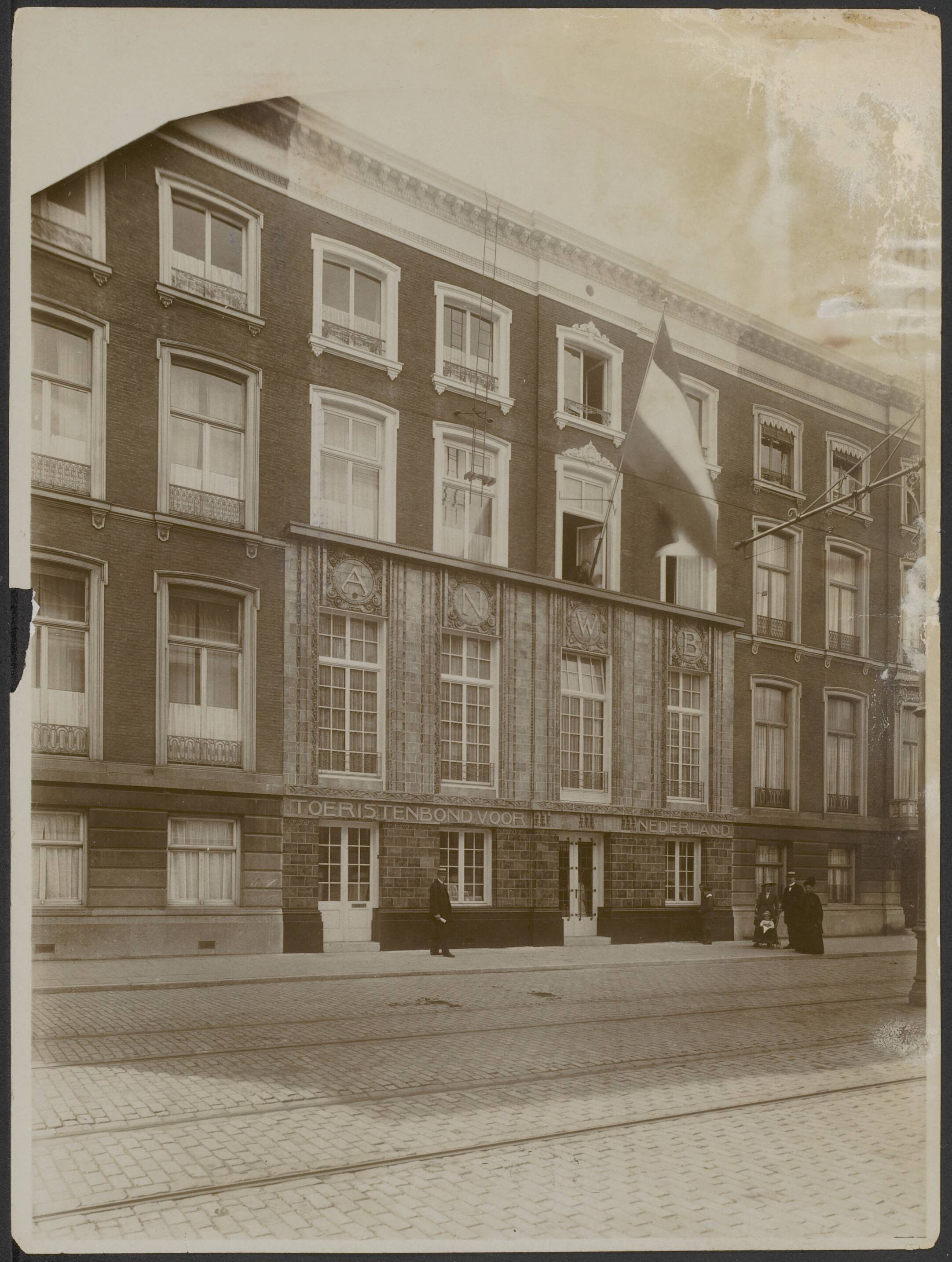 Fotocollectie Eerste Wereldoorlog — Gebouw van de ANWB aan de Parkstraat te Den haag. — Foto: N.V. Vereenigde Fotobureaux. Licentie: Set B: Rechtenvrij / Publiek Domein. Bron: Nationaal Archief. http://hdl.handle.net/10648/af9840a6-d0b4-102d-bcf8-003048976d84
