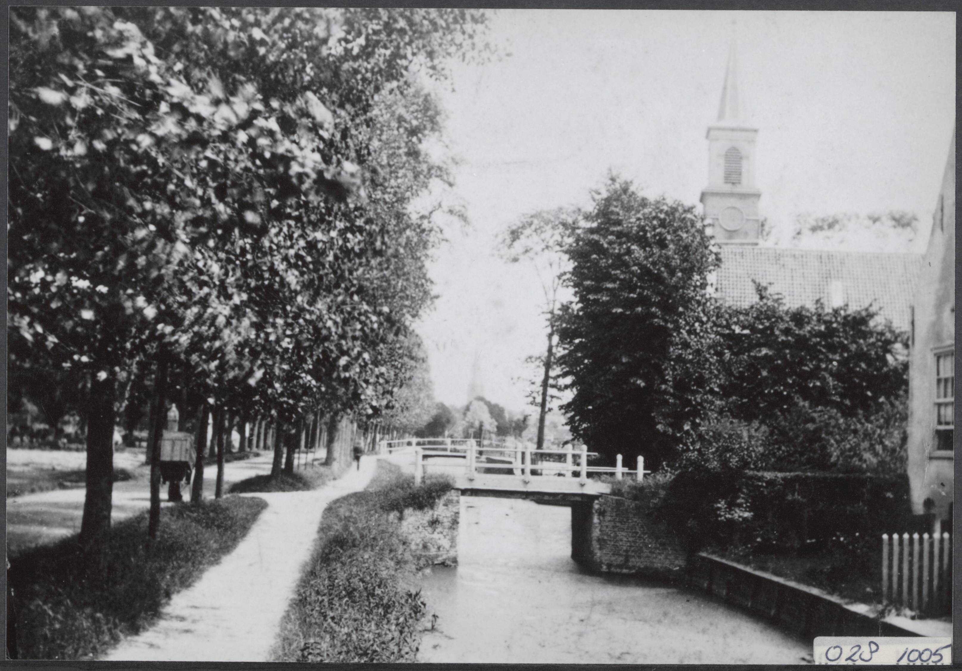 Fotocollectie Elsevier Binnenland — Rijswijk. Sloot langs de Vredenburghweg — Foto: Onbekend / Publiek Domein of Rechtenvrij. Licentie: Set B: Rechtenvrij / Publiek Domein. Bron: Nationaal Archief. http://hdl.handle.net/10648/addf7d24-d0b4-102d-bcf8-003048976d84