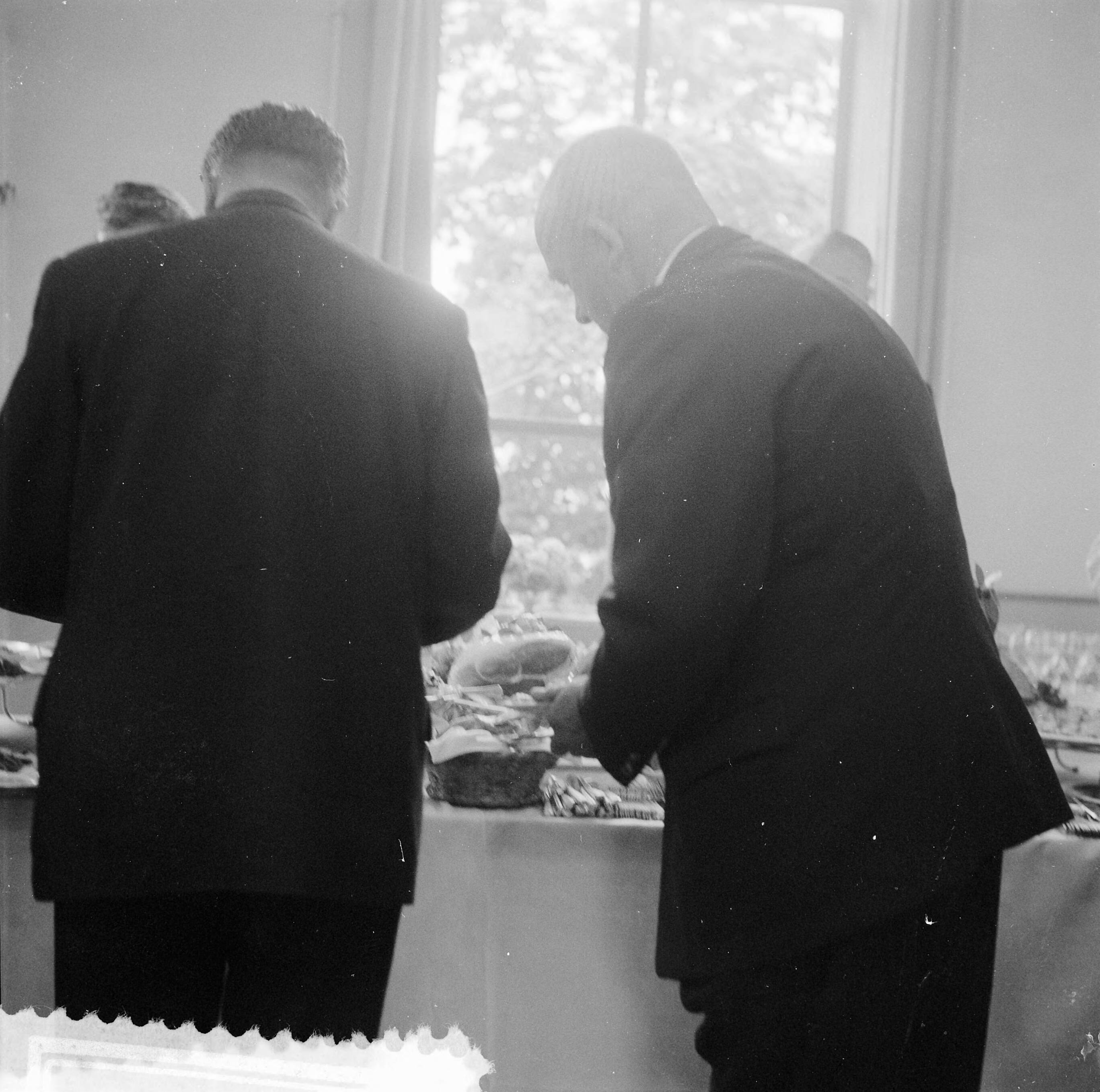 Opening van nieuwe munitiefabriek Hembrug te Zaandam door prins Bernhard — Foto: Pot, Harry / Anefo. — Licentie: Set B: Rechtenvrij / Publiek Domein. Bron: Nationaal Archief. http://hdl.handle.net/10648/a965279e-d0b4-102d-bcf8-003048976d84