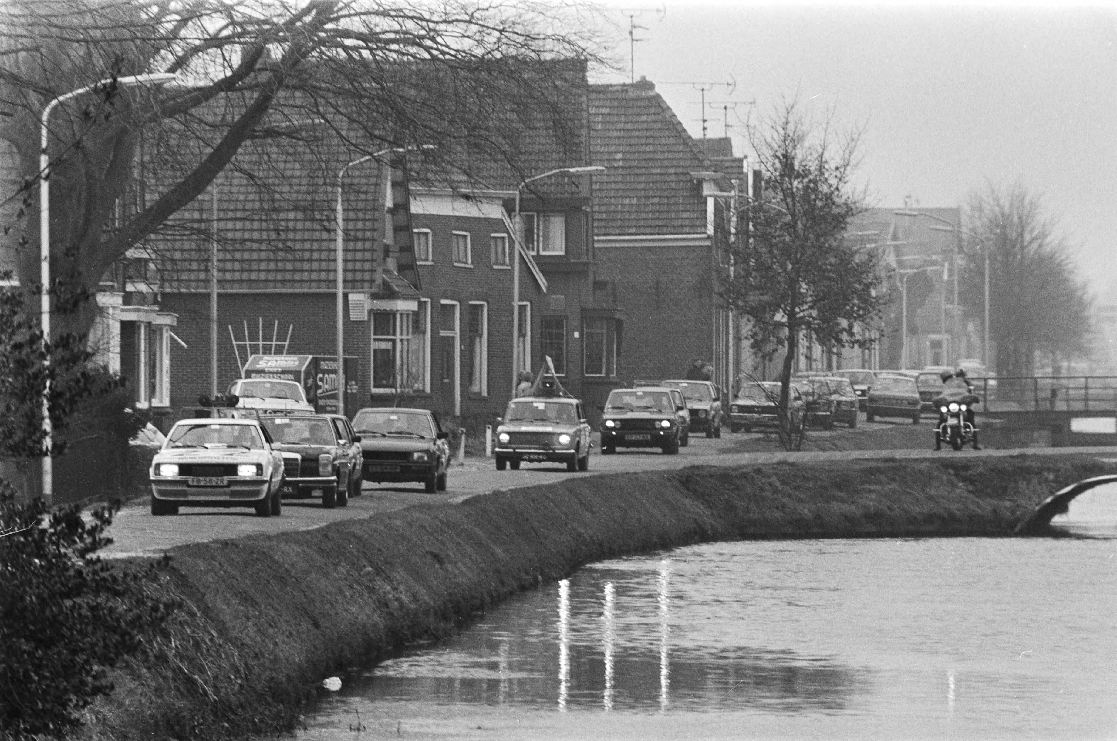 Fotocollectie Anefo — Protestralley in Oost Groningen i.v.m. economische problemen — Foto: Croes, Rob C. / Anefo. Licentie: Set B: Rechtenvrij / Publiek Domein. Bron: Nationaal Archief. http://hdl.handle.net/10648/acdc3908-d0b4-102d-bcf8-003048976d84