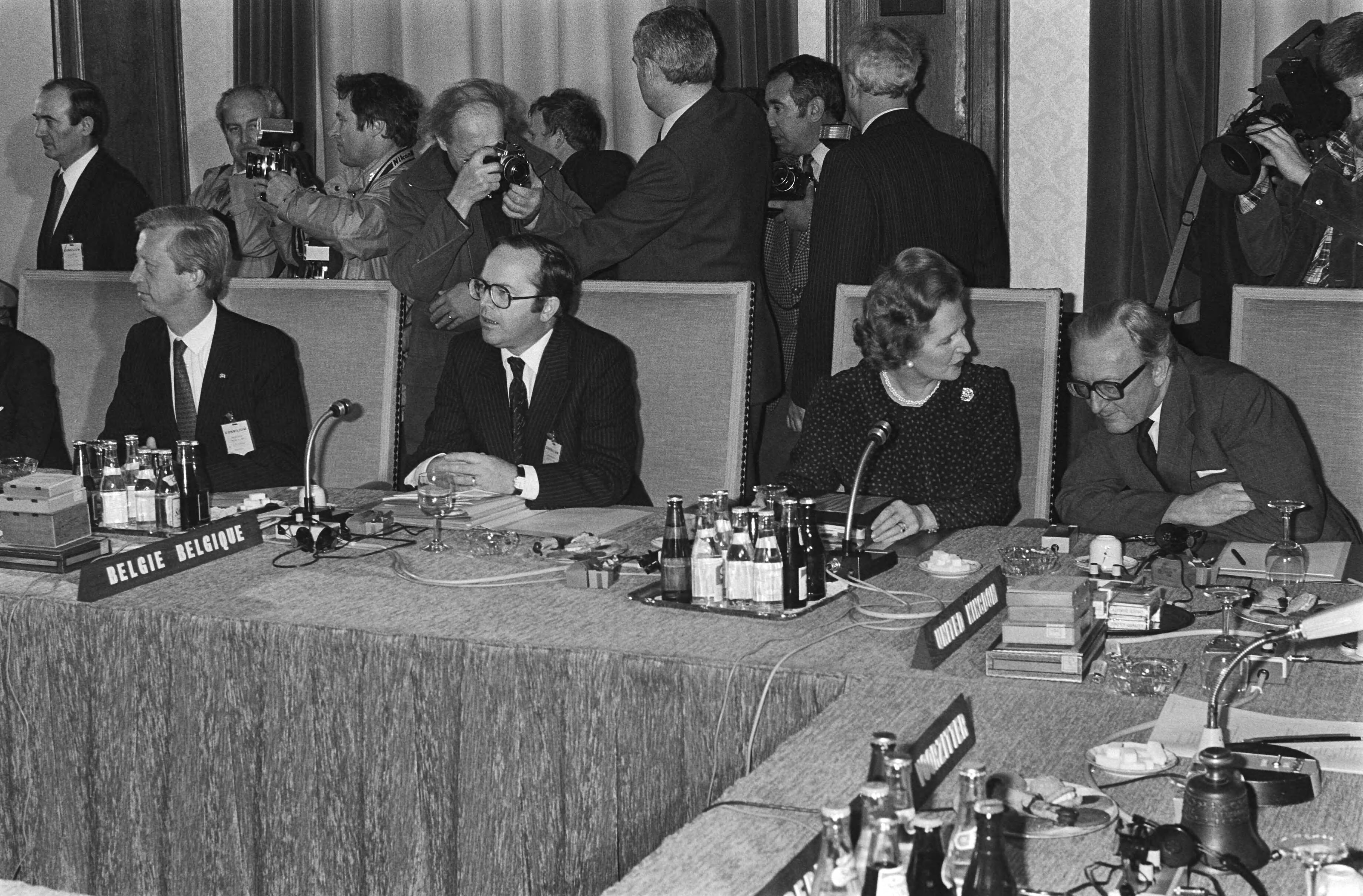 Fotocollectie Anefo — Europese Raad in Maastricht, overzicht met o.a. Margareth Thatcher (m) — Foto: Croes, Rob C. / Anefo. Licentie: Set B: Rechtenvrij / Publiek Domein. Bron: Nationaal Archief. http://hdl.handle.net/10648/acf7ce5c-d0b4-102d-bcf8-003048976d84