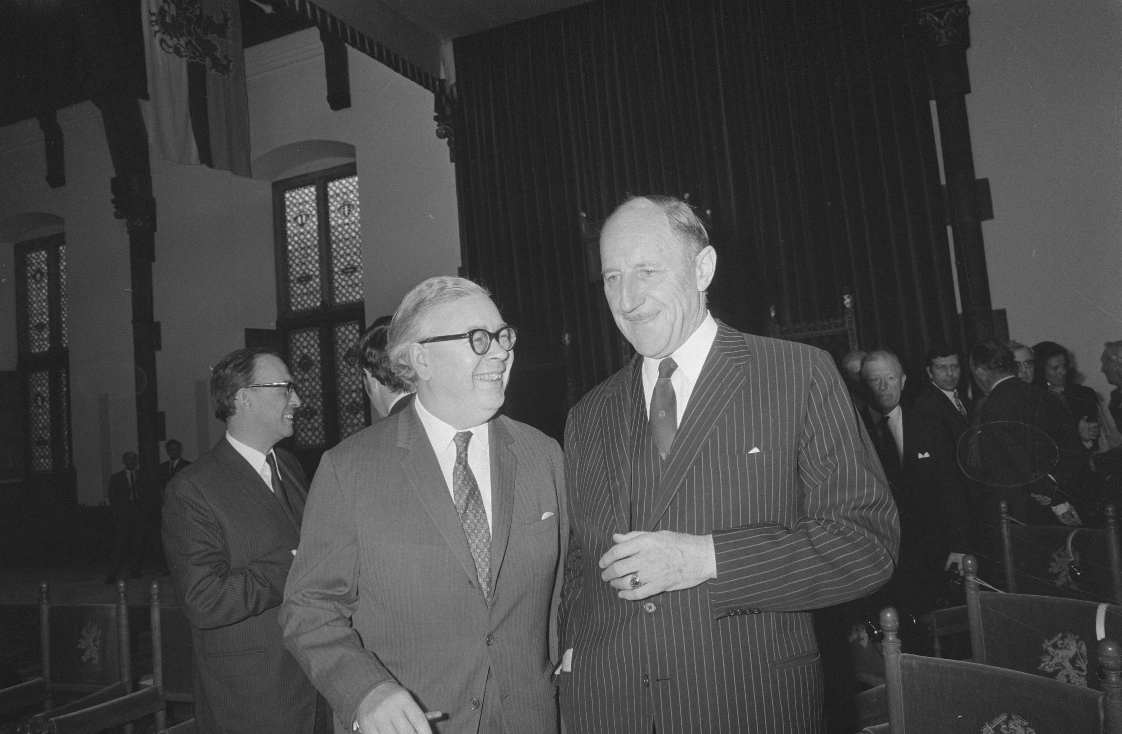 Fotocollectie Anefo — Ministers van Buitenlandse Zaken van West Europese Unie bijeen in Ridderzaal, Den Haag , links Rippen (Engeland) en rechts Luns — Foto: Mieremet, Rob / Anefo. Licentie: Set B: Rechtenvrij / Publiek Domein. Bron: Nationaal Archief. http://hdl.handle.net/10648/ad79f60c-d0b4-102d-bcf8-003048976d84
