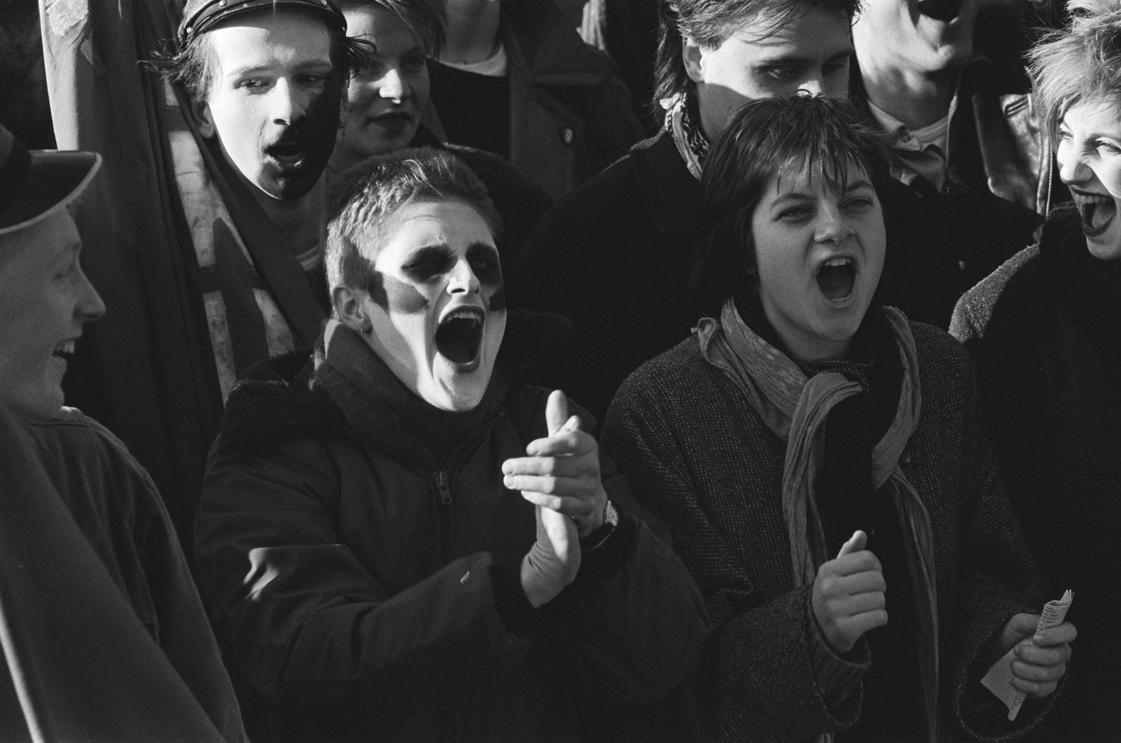 Studentendemonstratie tegen studiefinanciering in Den Haag — Boze studenten — Foto: Croes, Rob C. / Anefo. Licentie: Set B: Rechtenvrij / Publiek Domein. Bron: Nationaal Archief. http://hdl.handle.net/10648/ad4f1536-d0b4-102d-bcf8-003048976d84