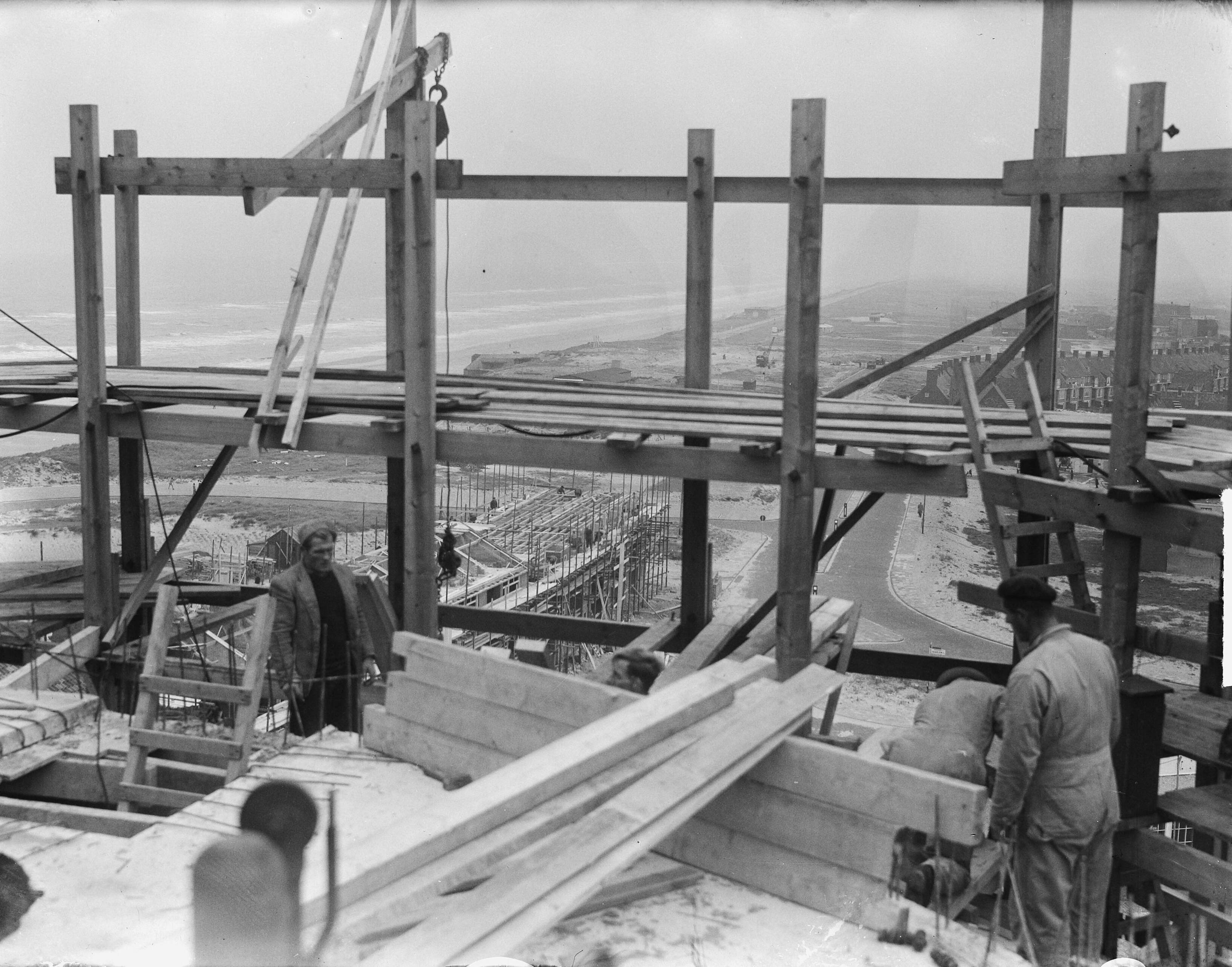 Zandvoort. Opname vanuit Watertoren — Zandvoort. Opname vanuit Watertoren en overzichten — Foto: Pot, Harry / Anefo. Licentie: Set B: Rechtenvrij / Publiek Domein. Bron: Nationaal Archief. http://hdl.handle.net/10648/a8e038ea-d0b4-102d-bcf8-003048976d84