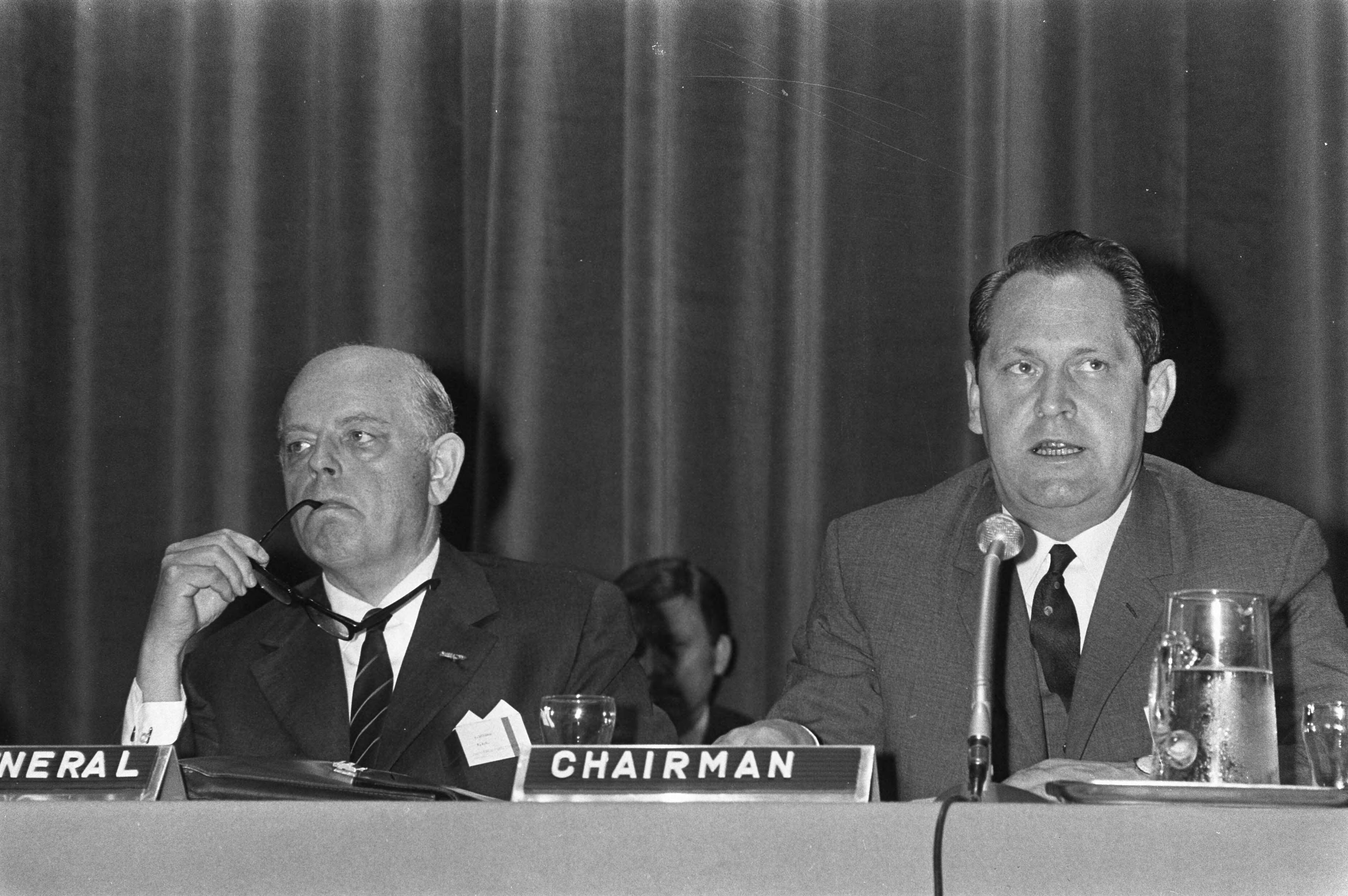 Fotocollectie Anefo — Tweede Wereldvoedselcongres in Den Haag ; (links) dr. A. H. Boerma (directeur-generaal FAO) en (rechts) minister Lardinors — Foto: Mieremet, Rob / Anefo. Licentie: Set B: Rechtenvrij / Publiek Domein. Bron: Nationaal Archief. http://hdl.handle.net/10648/ab99d050-d0b4-102d-bcf8-003048976d84