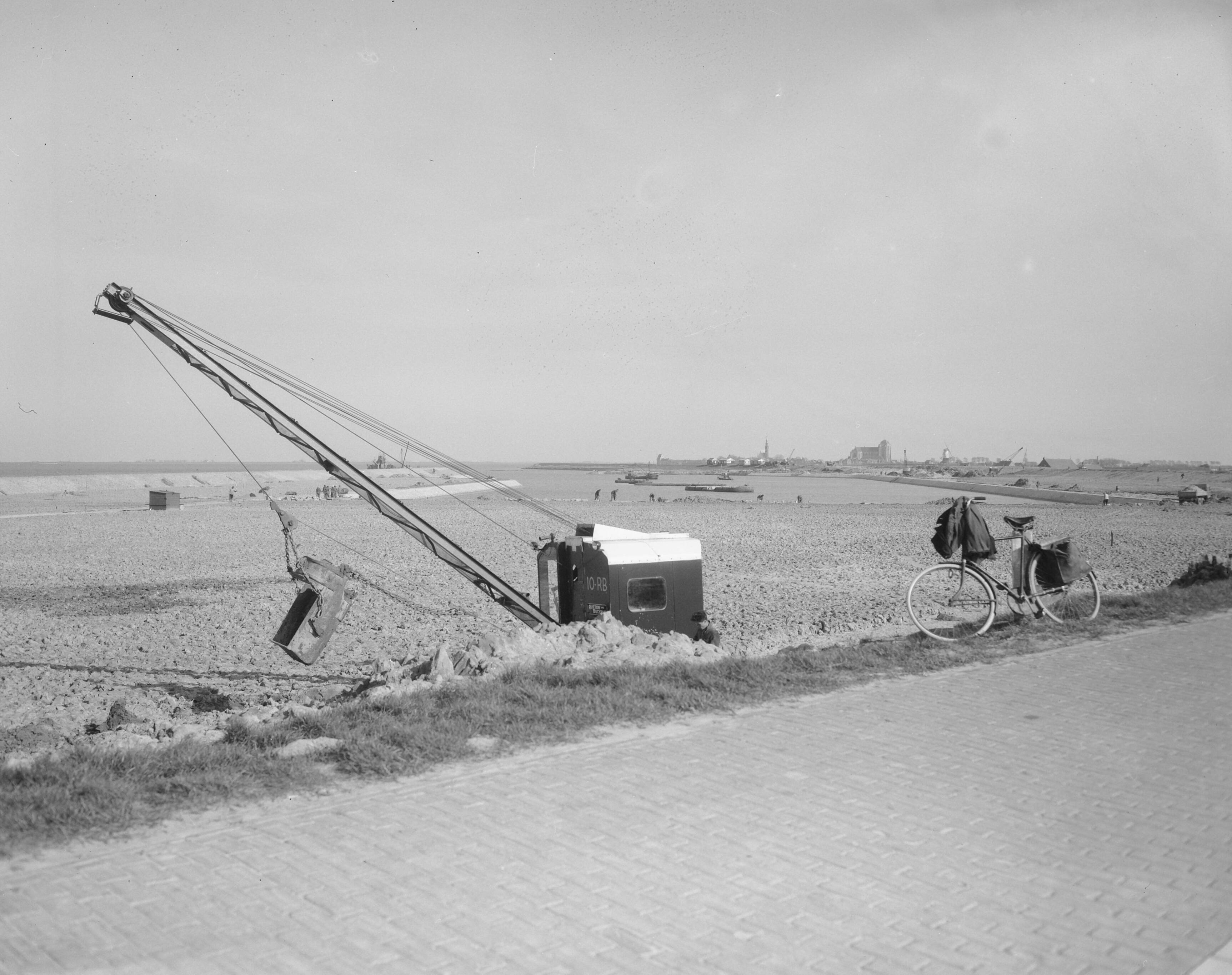 Fotocollectie Anefo — Werkzaamheden Deltaplan bij Veere — Foto: Bilsen, Joop van / Anefo. Licentie: Set B: Rechtenvrij / Publiek Domein. Bron: Nationaal Archief. http://hdl.handle.net/10648/a95d2634-d0b4-102d-bcf8-003048976d84