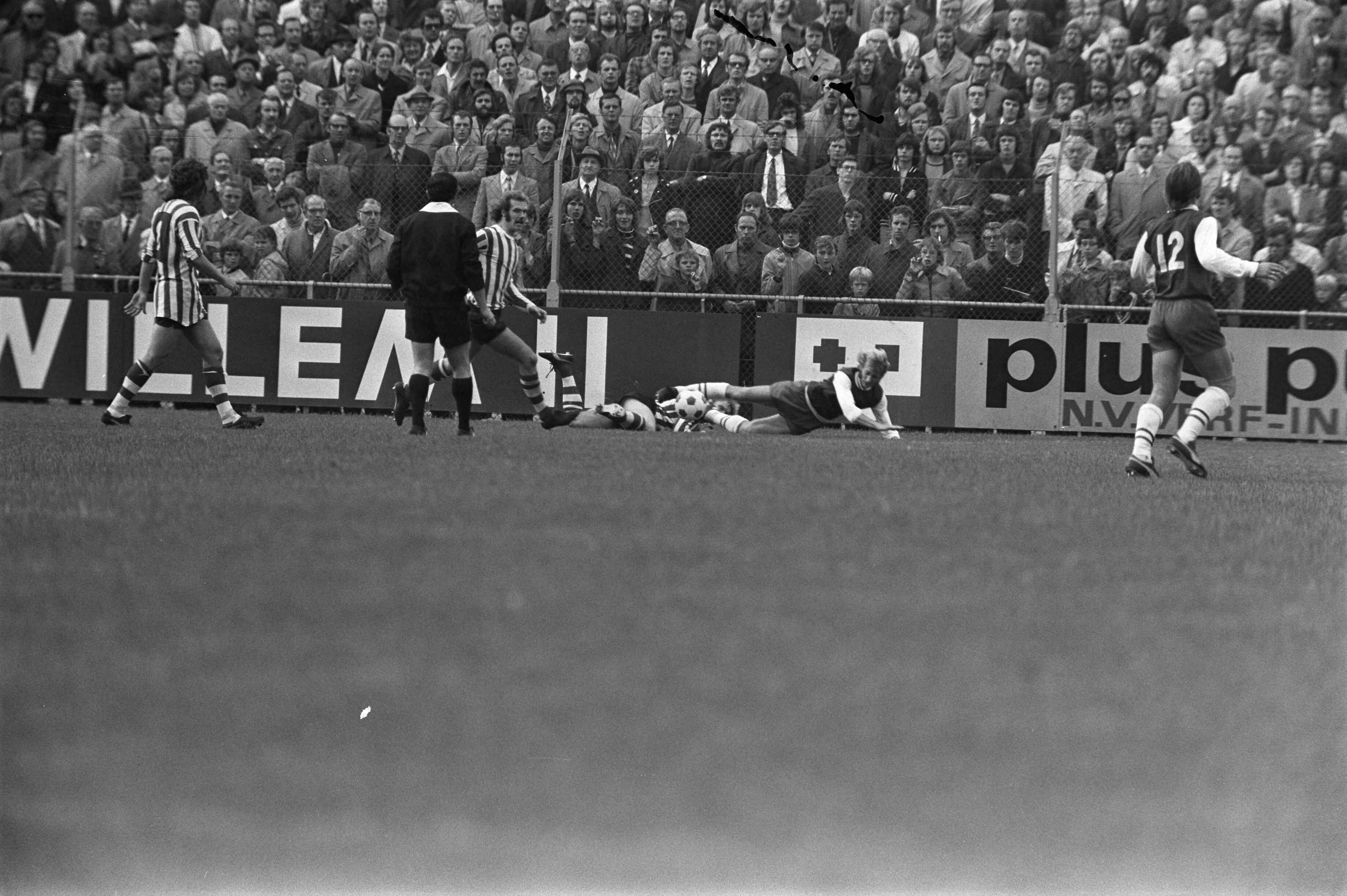 Fotocollectie Anefo — Haarlem tegen Sparta 0-4, spelmoment — Foto: Peters, Hans / Anefo. Licentie: Set B: Rechtenvrij / Publiek Domein. Bron: Nationaal Archief. http://hdl.handle.net/10648/abf626b6-d0b4-102d-bcf8-003048976d84