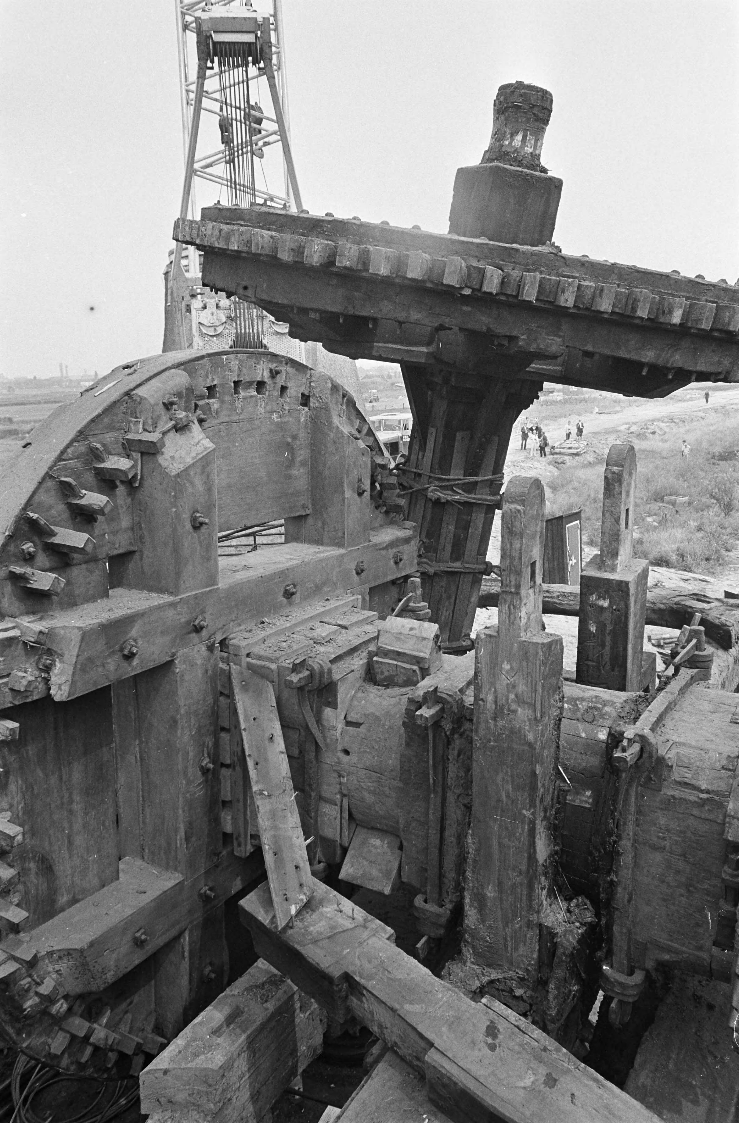 Verhuizing van de Zaanse oliemolen "de Zoeker" — Het inwendige van de molen — Foto: Fotograaf Onbekend / Anefo. Licentie: Set B: Rechtenvrij / Publiek Domein. Bron: Nationaal Archief. http://hdl.handle.net/10648/ab48c782-d0b4-102d-bcf8-003048976d84