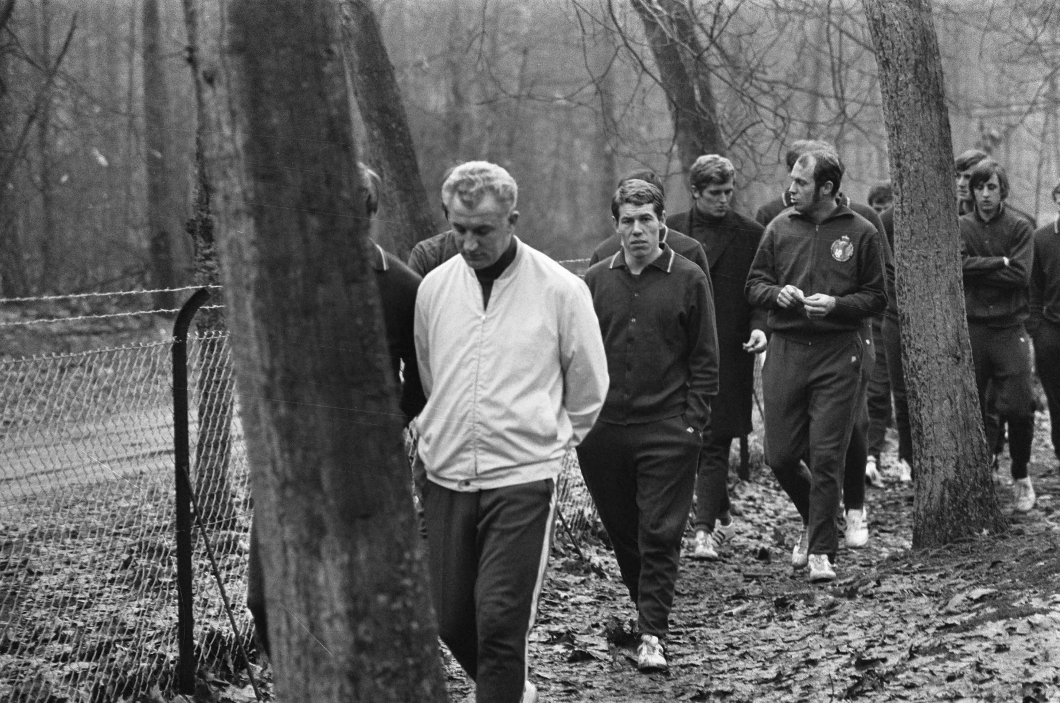 Fotocollectie Anefo — Training Nederlands elftal, dat tegen Engeland zal spelen in KNVB-sportcentrum te Zeist. — Foto: Mieremet, Rob / Anefo. Licentie: Set B: Rechtenvrij / Publiek Domein. Bron: Nationaal Archief. http://hdl.handle.net/10648/ab88a848-d0b4-102d-bcf8-003048976d84