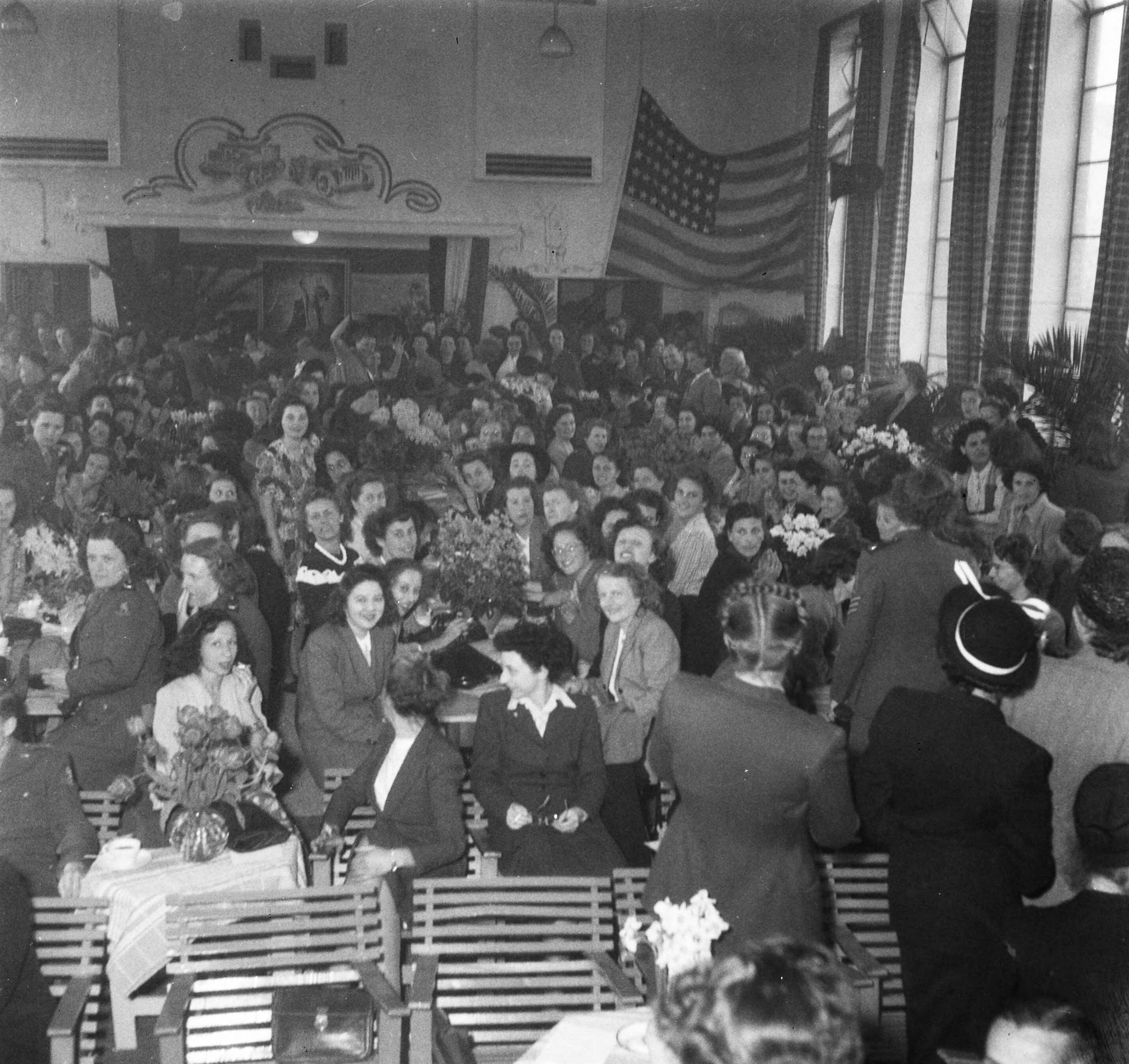 Fotocollectie Anefo — Vijf jarig bestaan VHK Den Haag — Foto: Oorschot, […] van / Anefo. Licentie: Set B: Rechtenvrij / Publiek Domein. Bron: Nationaal Archief. http://hdl.handle.net/10648/a8c6bd02-d0b4-102d-bcf8-003048976d84