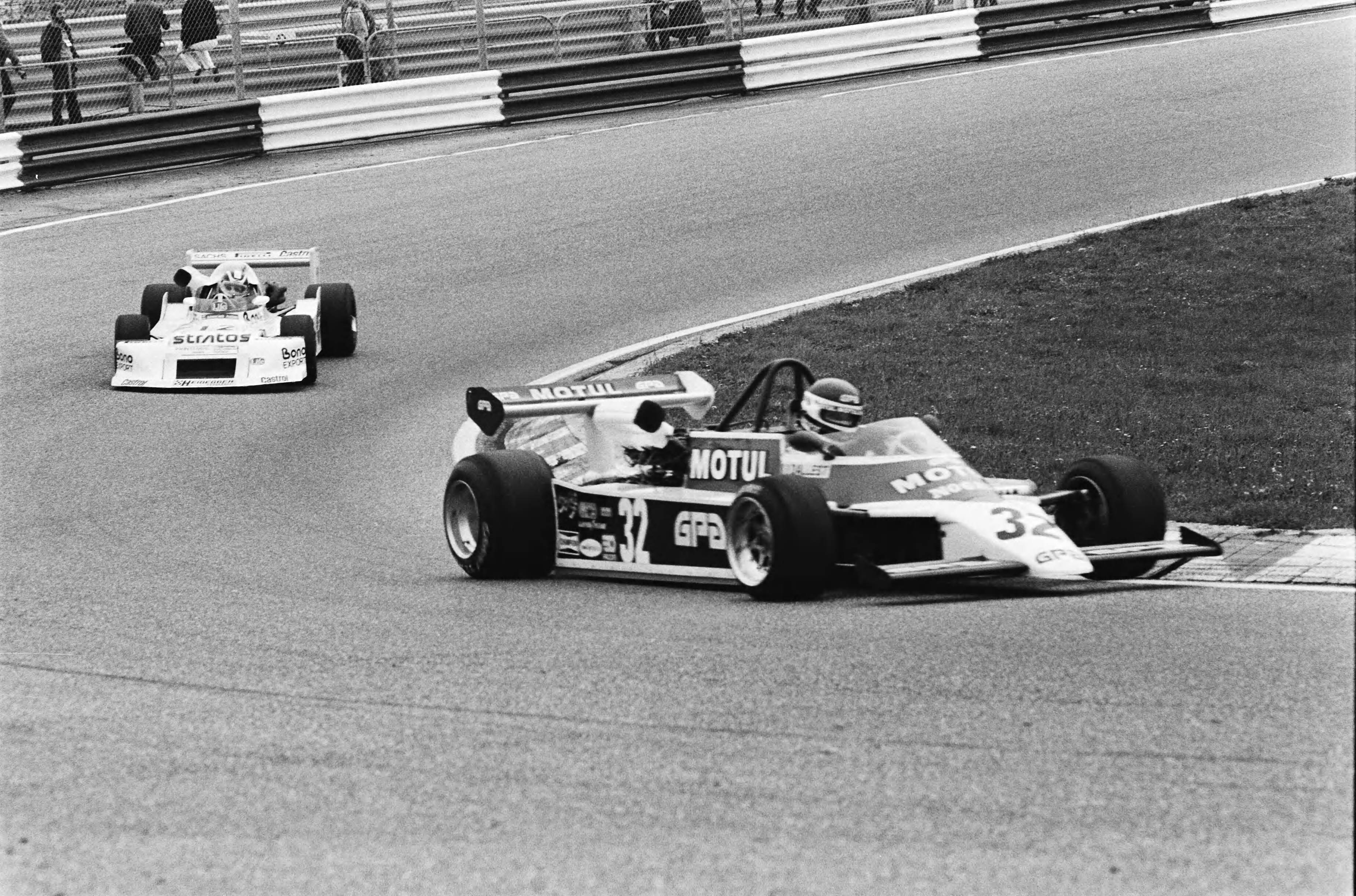 EK Formule 2 1980 races op Zandvoort — Richard Dallest in aktie — Foto: Pereira, Fernando / Anefo. Licentie: Set B: Rechtenvrij / Publiek Domein. Bron: Nationaal Archief. http://hdl.handle.net/10648/ace4567e-d0b4-102d-bcf8-003048976d84