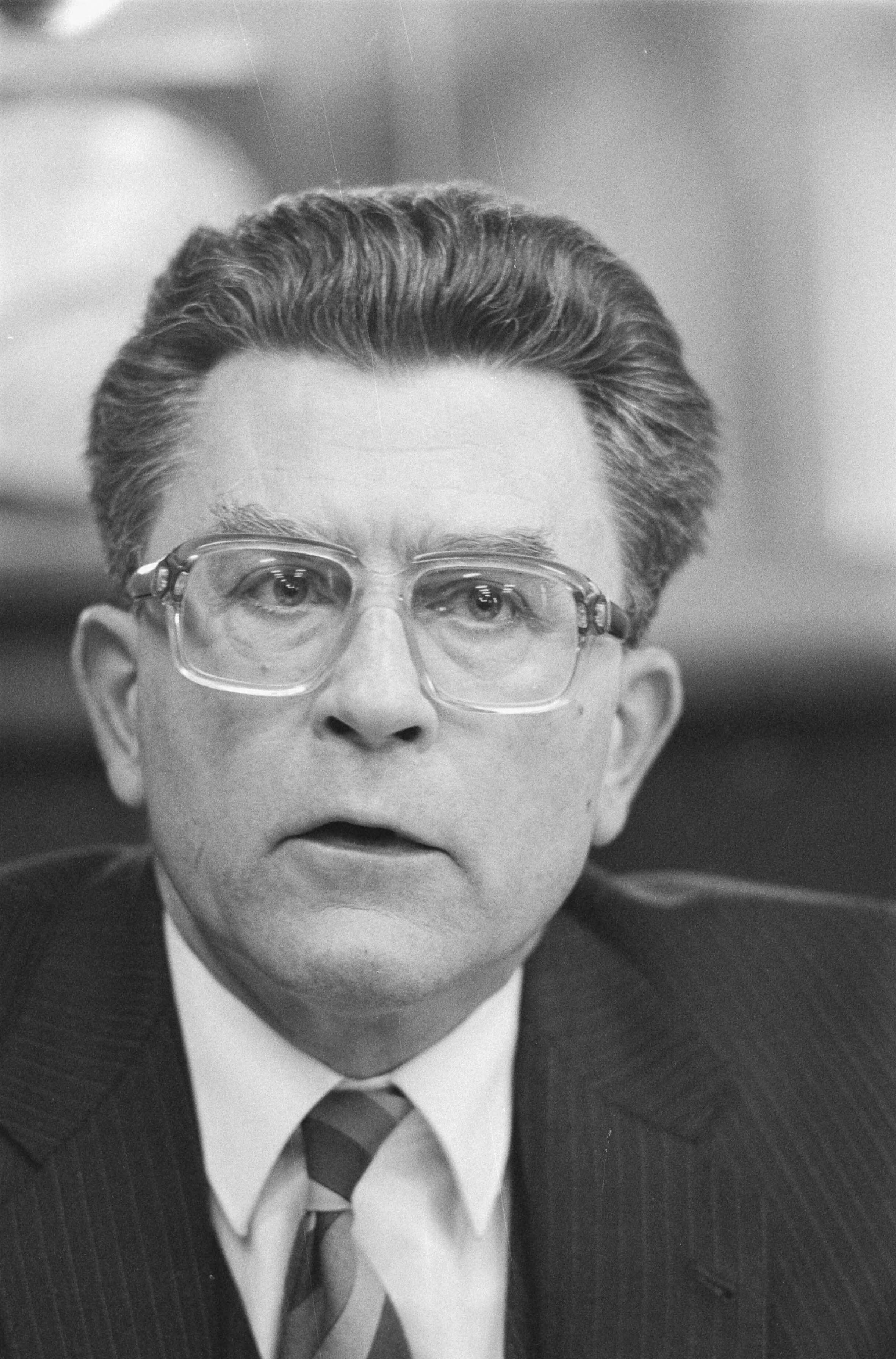 Fotocollectie Anefo — Persconferentie RSV-enquetecommissie i.v.m. verhoren ( Den Haag ); voorzitter parl. enquetecommissie Van Dijk — Foto: Antonisse, Marcel / Anefo. Licentie: Set B: Rechtenvrij / Publiek Domein. Bron: Nationaal Archief. http://hdl.handle.net/10648/ad359bb0-d0b4-102d-bcf8-003048976d84
