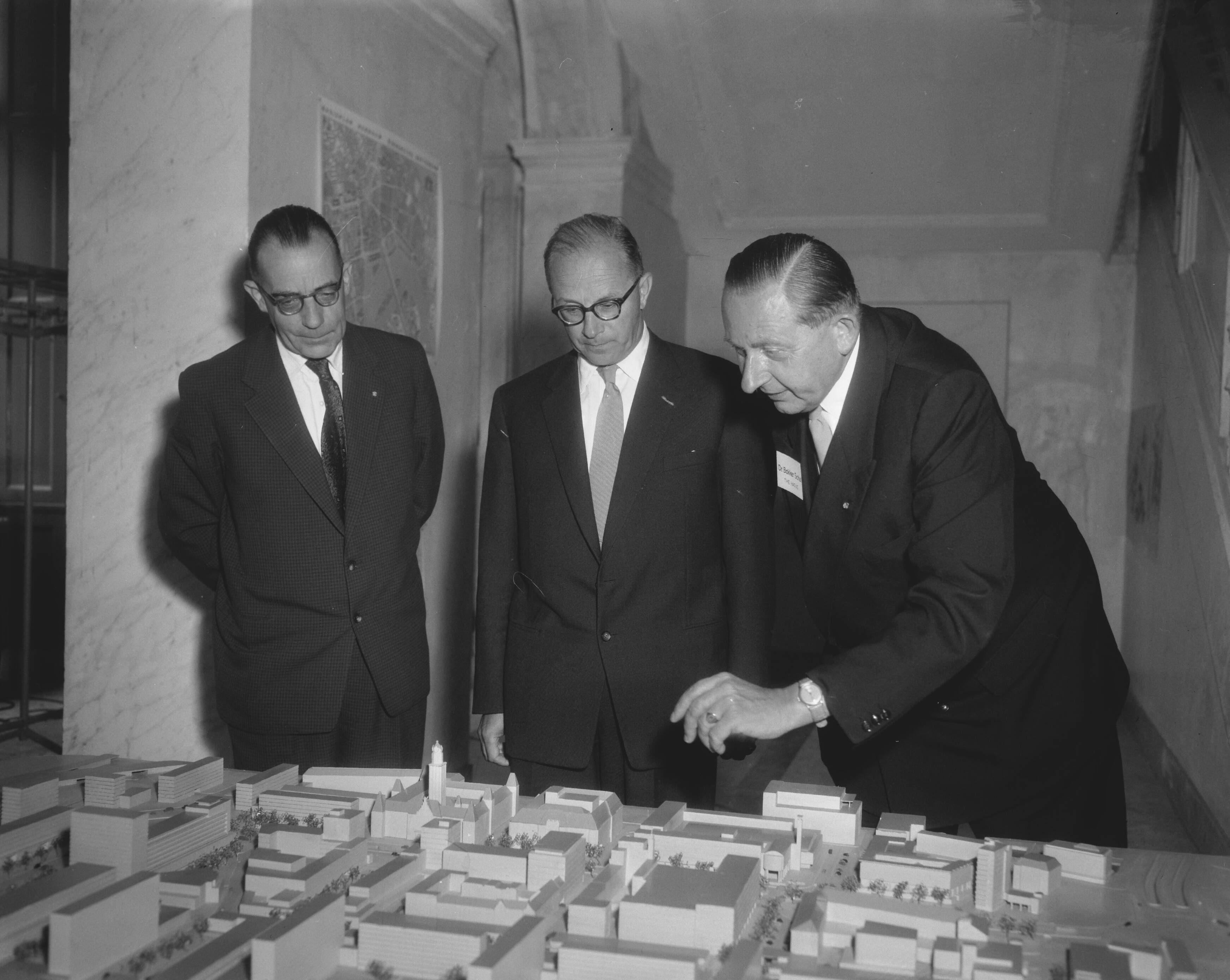 Fotocollectie Anefo — Internationaal Congres voor Stedebouwverenigingen in Den Haag — Foto: Pot, Harry / Anefo. Licentie: Set B: Rechtenvrij / Publiek Domein. Bron: Nationaal Archief. http://hdl.handle.net/10648/a982e7ca-d0b4-102d-bcf8-003048976d84