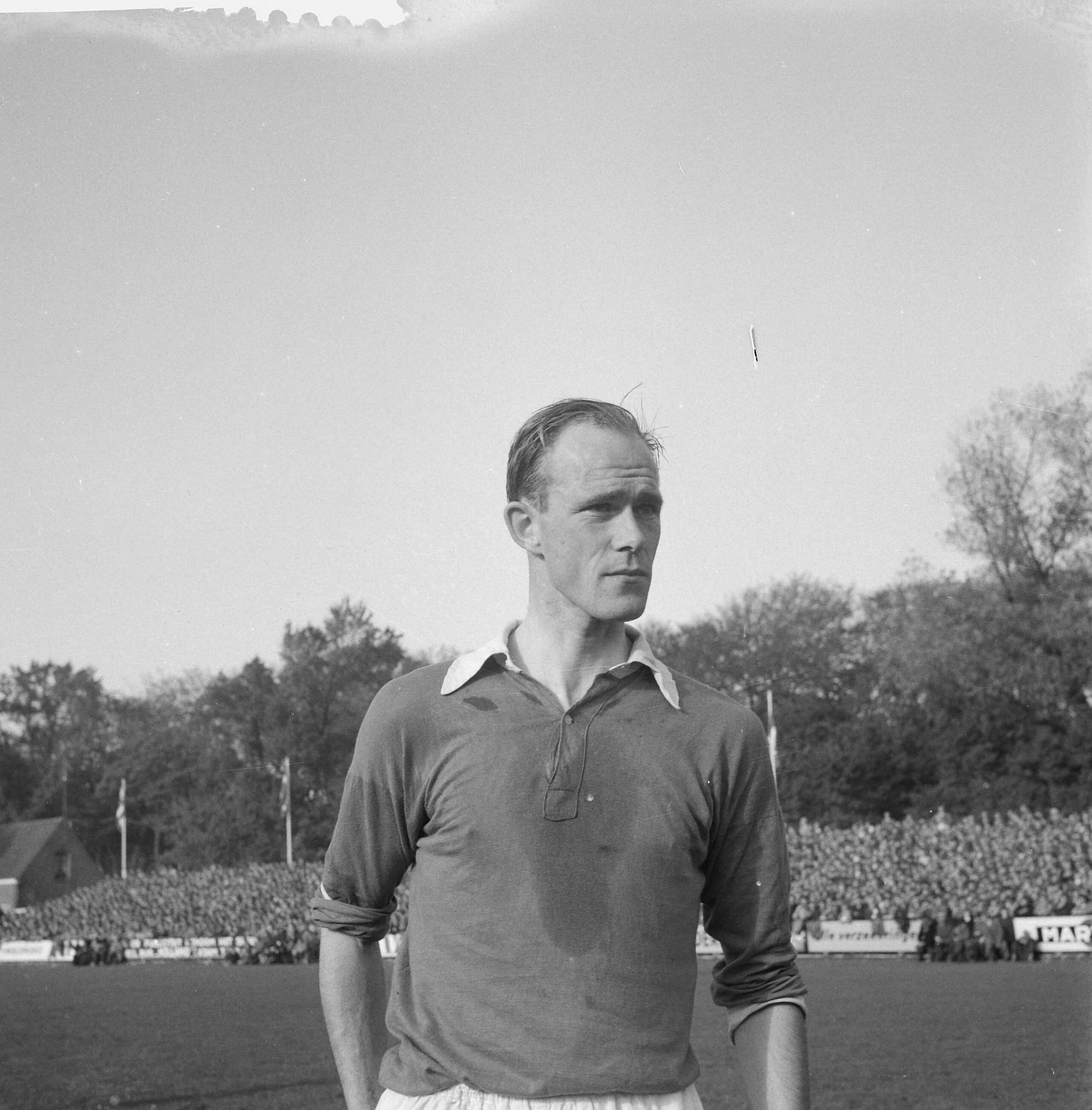 Fotocollectie Anefo — Spelers van Alkmaar '54. Bas Peggeman — Foto: Rossem, Wim van / Anefo. Licentie: Set B: Rechtenvrij / Publiek Domein. Bron: Nationaal Archief. http://hdl.handle.net/10648/a9bbd60c-d0b4-102d-bcf8-003048976d84