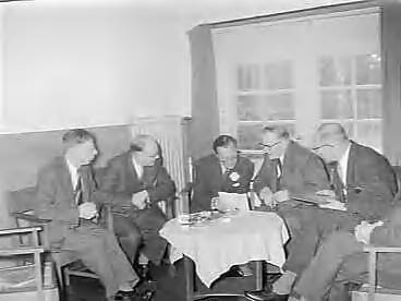 Fotocollectie Anefo — Prins Bernhard was aanwezig bij het congres van studenten van de Vrije Universiteit in het conferentieoord "Woudschoten" te Zeist — Foto: Bilsen, Joop van / Anefo. Licentie: Set B: Rechtenvrij / Publiek Domein. Bron: Nationaal Archief. http://hdl.handle.net/10648/a9791420-d0b4-102d-bcf8-003048976d84