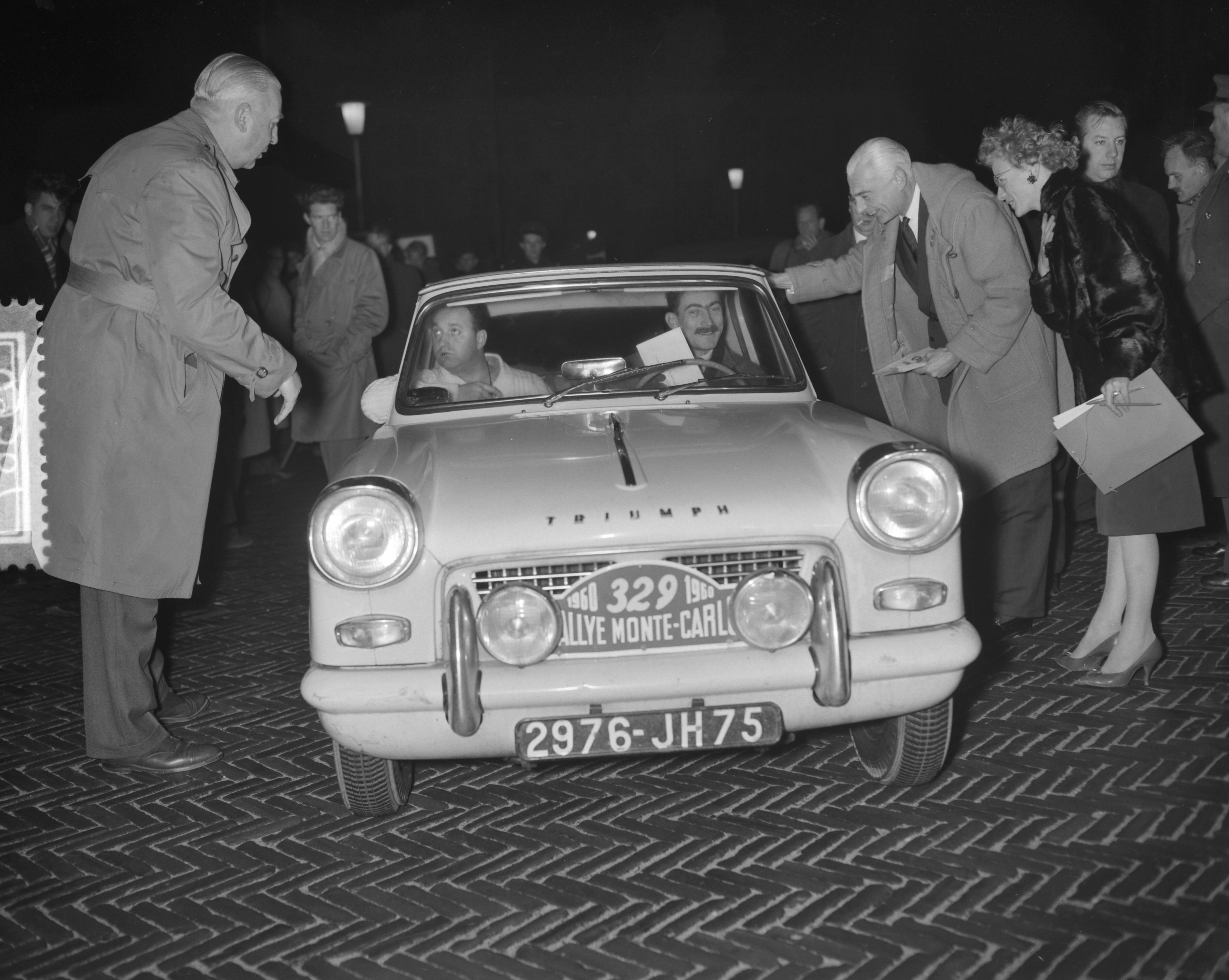 Rallye van Monte Carlo 1960 — Rallye Monte Carlo 1960. Vertrek uit Den Haag [deelnemer nr. 329 Gilbert Abadie en Bernard Salmon (Frankrijk) met een Triumph Herald] — Foto: Bilsen, Joop van / Anefo. Licentie: Set B: Rechtenvrij / Publiek Domein. Bron: Nationaal Archief. http://hdl.handle.net/10648/a9a615ce-d0b4-102d-bcf8-003048976d84