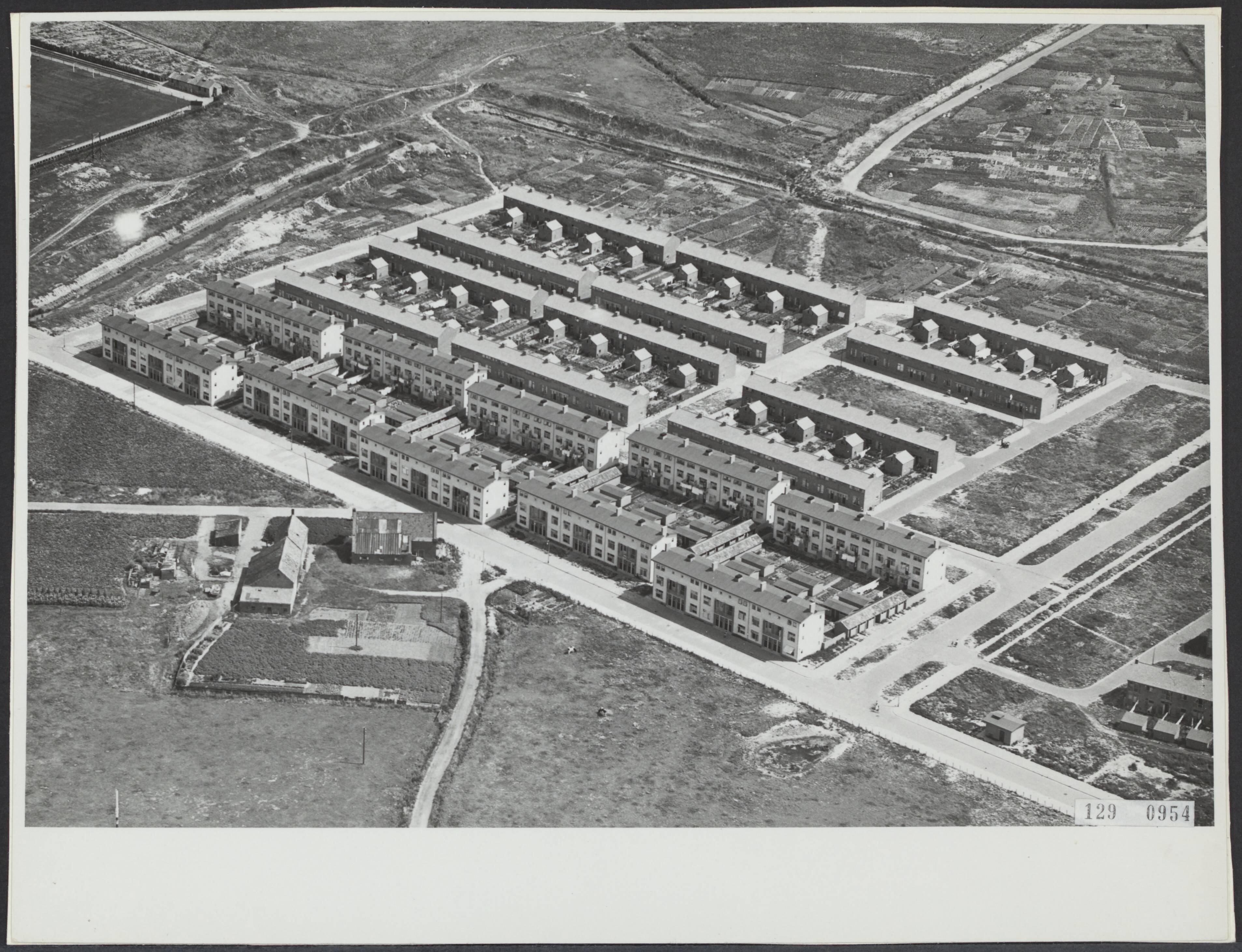Fotocollectie Rijksvoorlichtingsdienst Eigen — Luchtopname. Vlissingen [nieuwbouwwijk] — Foto: KLM Aerocarto / Rechtenvrij. Licentie: Set B: Rechtenvrij / Publiek Domein. Bron: Nationaal Archief. http://hdl.handle.net/10648/af483e3a-d0b4-102d-bcf8-003048976d84