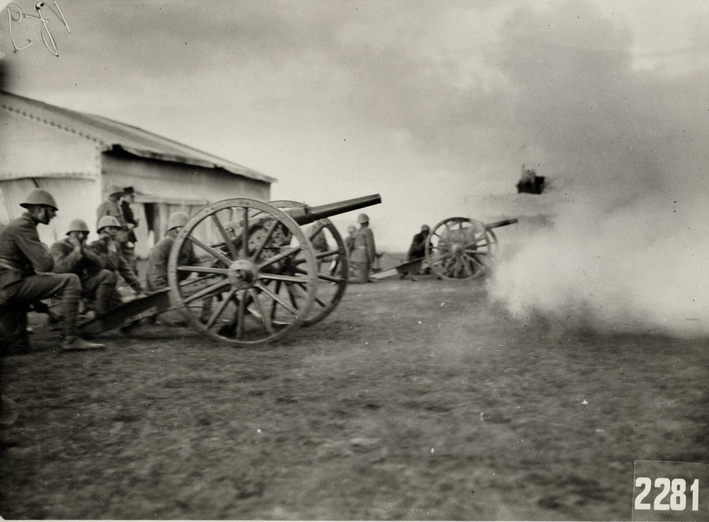 Sport — Sport. Olympische Spelen 1928 Amsterdam, Nederland : Nederlandse militairen vuren kanonschoten af tgv de sluiting van de spelen. — Foto: Fotograaf Onbekend / Algemeen Fotobureau Amsterdam / Spaarnestad Photo (05887). Licentie: Set B: Rechtenvrij / Publiek Domein. Bron: Nationaal Archief. http://hdl.handle.net/10648/35429da6-d6b7-a382-e063-6df0900a6686