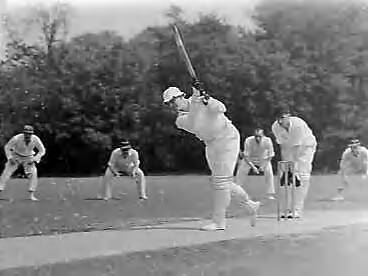 Fotocollectie Anefo — Cricket. Haarlem tegen HCCI — Foto: Pot, Harry / Anefo. Licentie: Set B: Rechtenvrij / Publiek Domein. Bron: Nationaal Archief. http://hdl.handle.net/10648/a9612630-d0b4-102d-bcf8-003048976d84
