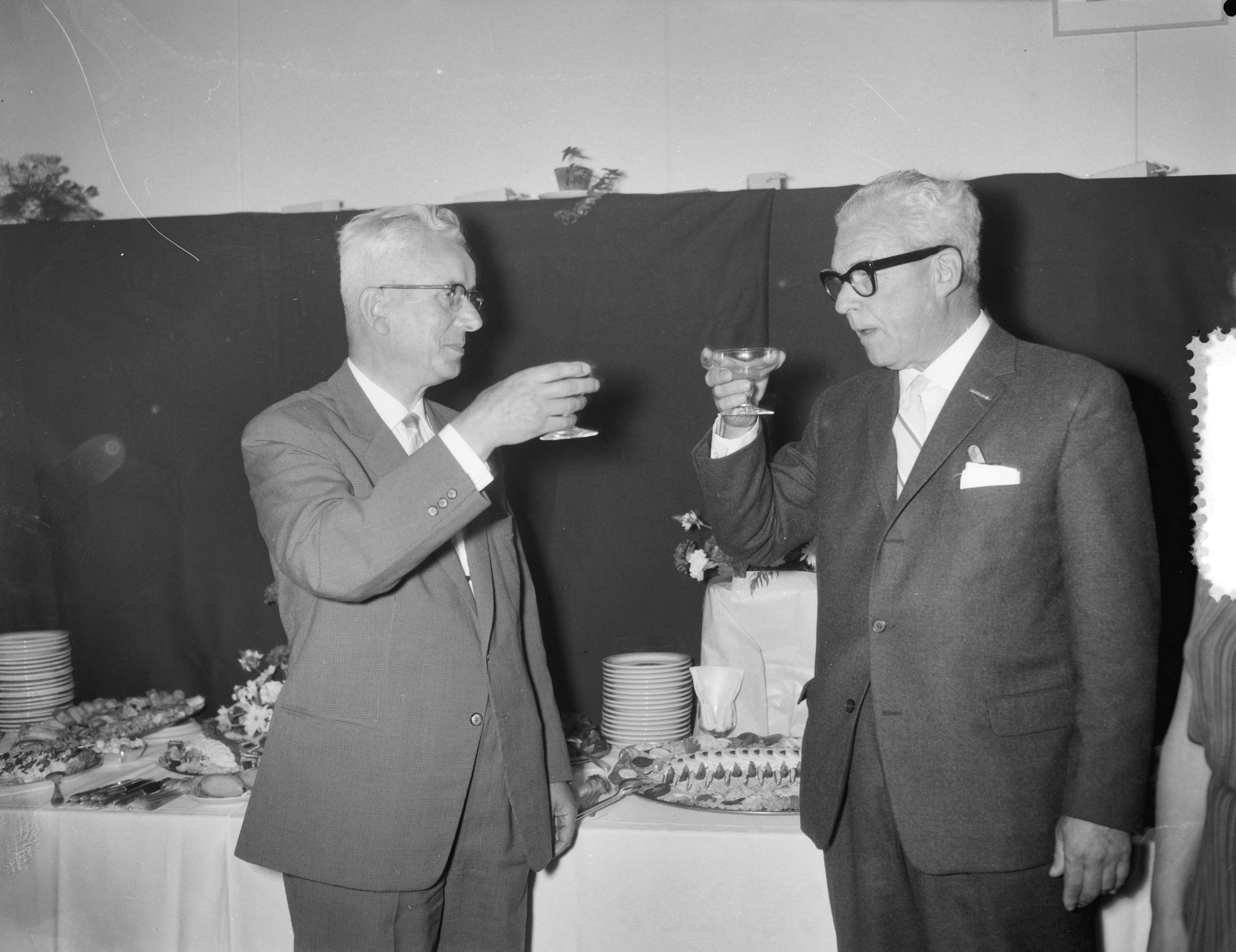 Fotocollectie Anefo — Tewaterlating "Sanggabuana" bij de N.V. Zaanlandsche Scheepsbouwmaatschappij te Zaandam — Foto: Bilsen, Joop van / Anefo. Licentie: Set B: Rechtenvrij / Publiek Domein. Bron: Nationaal Archief. http://hdl.handle.net/10648/a9b45864-d0b4-102d-bcf8-003048976d84