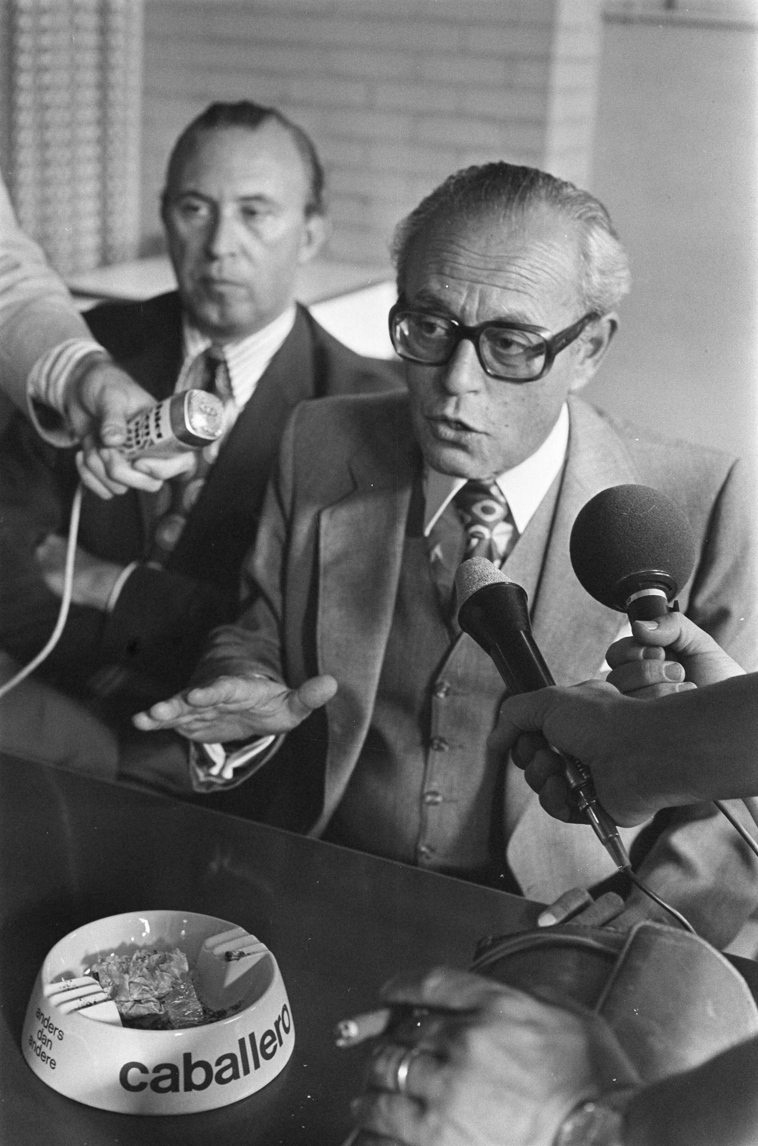 Fotocollectie Anefo — Ontvoerde 5-jarig Carolien Pessers uit Waalre vermoord mr. A. Messchaert , Officier van Justitie , Den Bosch tijdens persconferentie (kop) — Foto: Verhoeff, Bert / Anefo. Licentie: Set B: Rechtenvrij / Publiek Domein. Bron: Nationaal Archief. http://hdl.handle.net/10648/ac535bd8-d0b4-102d-bcf8-003048976d84