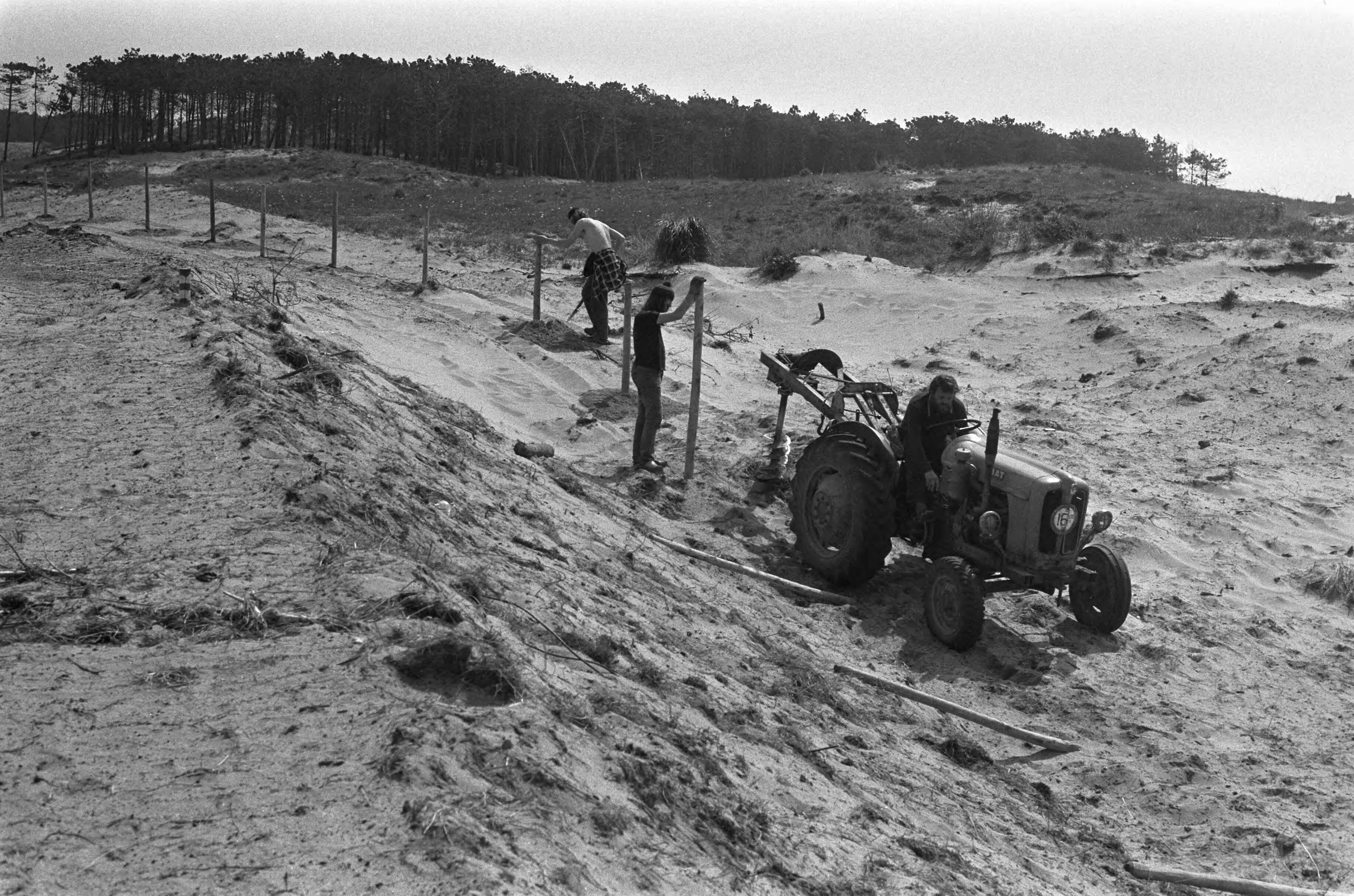 Fotocollectie Anefo — Circuit van Zandvoort vernieuwd, werkzaamheden aan circuit — Foto: Peters, Hans / Anefo. Licentie: Set B: Rechtenvrij / Publiek Domein. Bron: Nationaal Archief. http://hdl.handle.net/10648/ac2ca222-d0b4-102d-bcf8-003048976d84