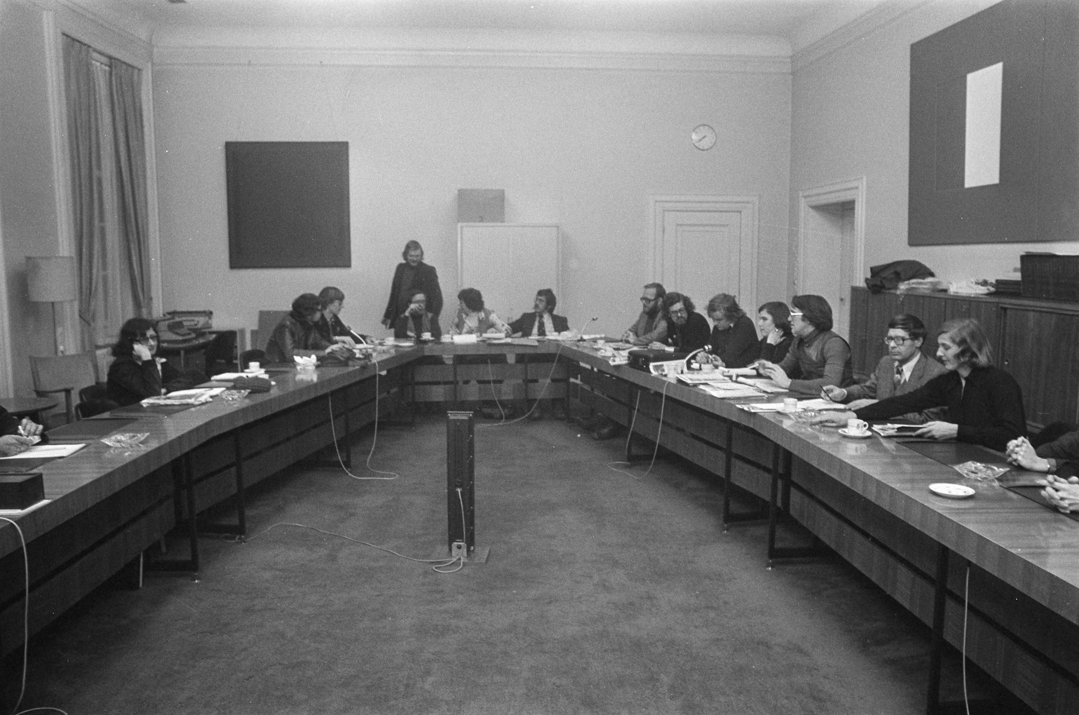 Fotocollectie Anefo — Overleg partijbesturen PvdA en PPR in Den Haag ; overzicht oveleg PPR en PvdA — Foto: Peters, Hans / Anefo. Licentie: Set B: Rechtenvrij / Publiek Domein. Bron: Nationaal Archief. http://hdl.handle.net/10648/ac7b8ee6-d0b4-102d-bcf8-003048976d84