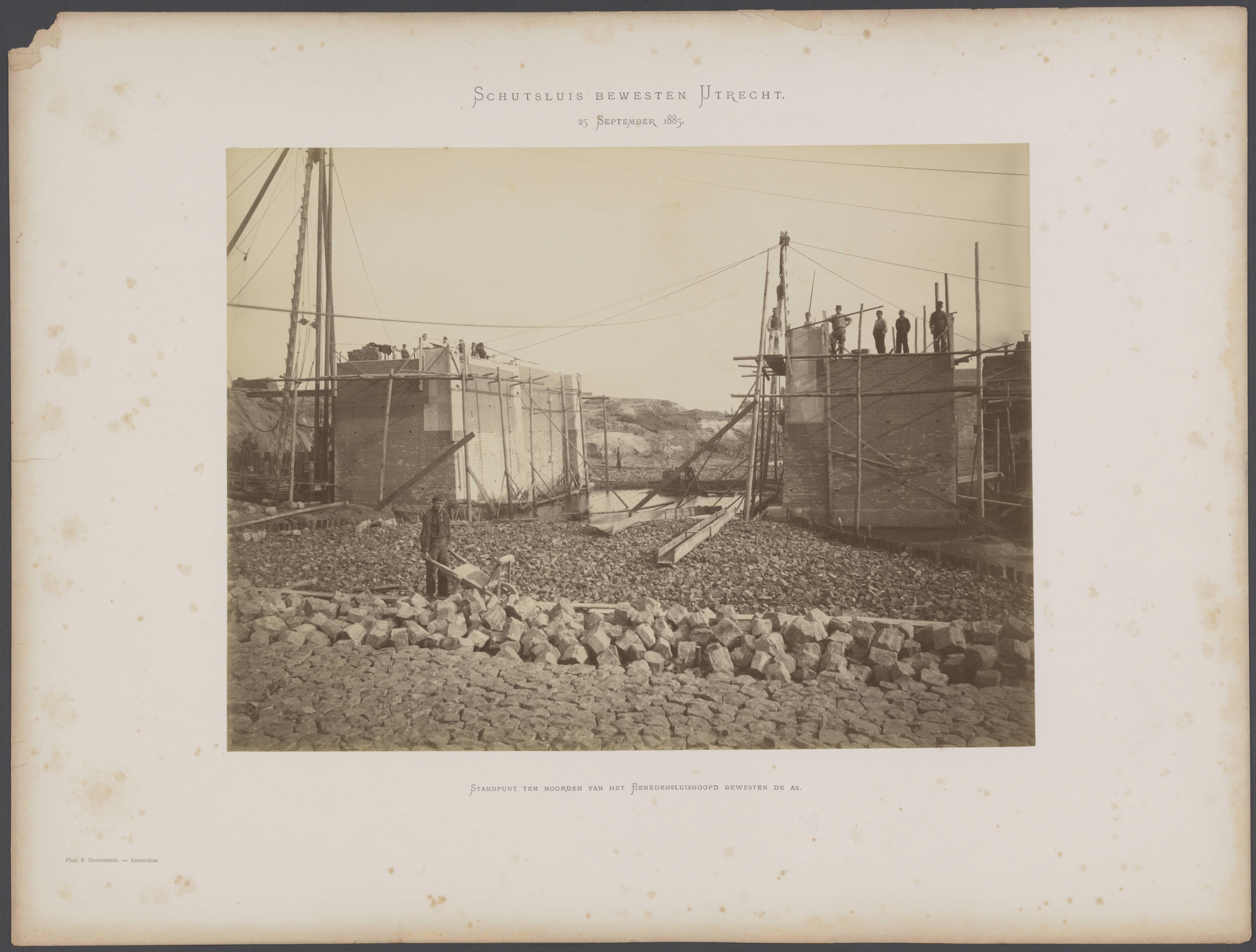 Werken Merwedekanaal — Schutsluis bewesten Utrecht. Standpunt ten noorden van het benedensluishoofd bewesten de as — Foto: Oosterhuis, Pieter. Licentie: Set B: Rechtenvrij / Publiek Domein. Bron: Nationaal Archief. http://hdl.handle.net/10648/6b9f5ecf-f09d-fa8b-88b7-db84f4f30857