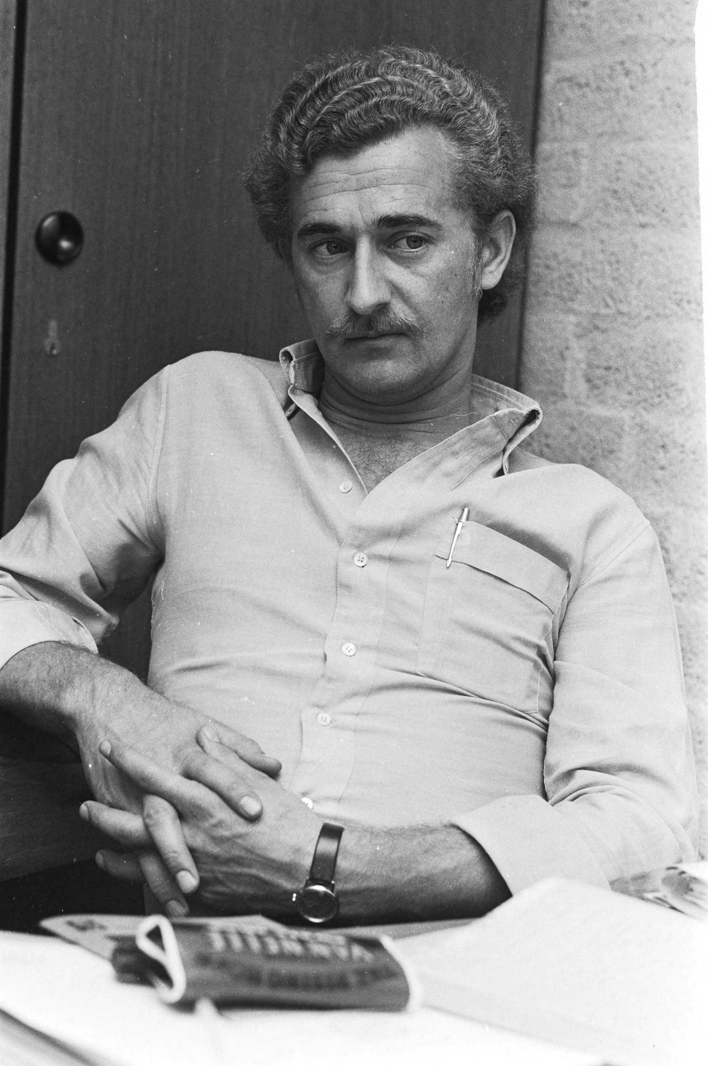Fotocollectie Anefo — De heer Lucas, medewerker van de Vrije Universiteit Amsterdam — Foto: Croes, Rob C. / Anefo. Licentie: Set B: Rechtenvrij / Publiek Domein. Bron: Nationaal Archief. http://hdl.handle.net/10648/ace68aac-d0b4-102d-bcf8-003048976d84