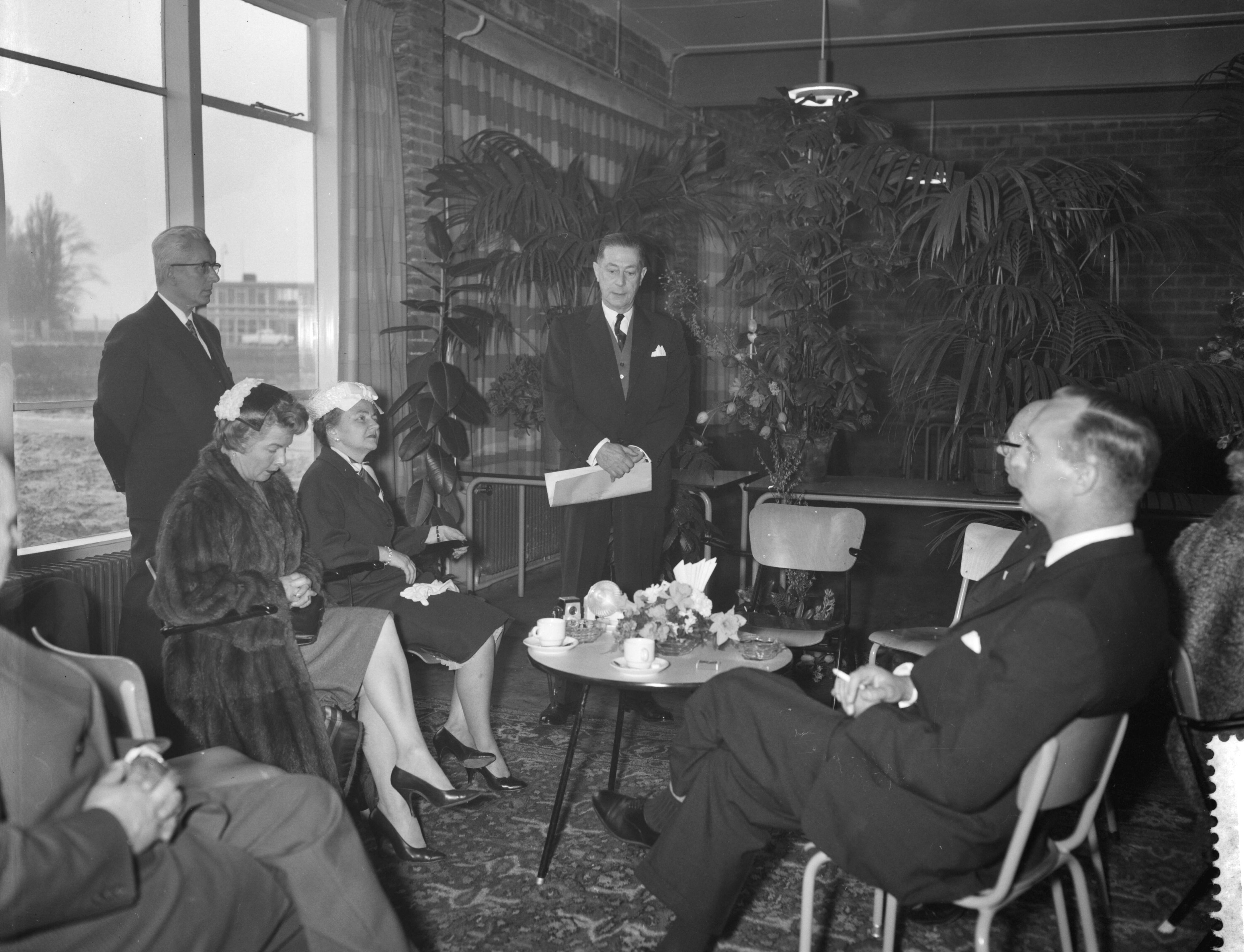 Fotocollectie Anefo — Overdracht schepen bij de Zaanlandse Scheepsbouw Mij — Foto: Bilsen, Joop van / Anefo. Licentie: Set B: Rechtenvrij / Publiek Domein. Bron: Nationaal Archief. http://hdl.handle.net/10648/a9ab7938-d0b4-102d-bcf8-003048976d84