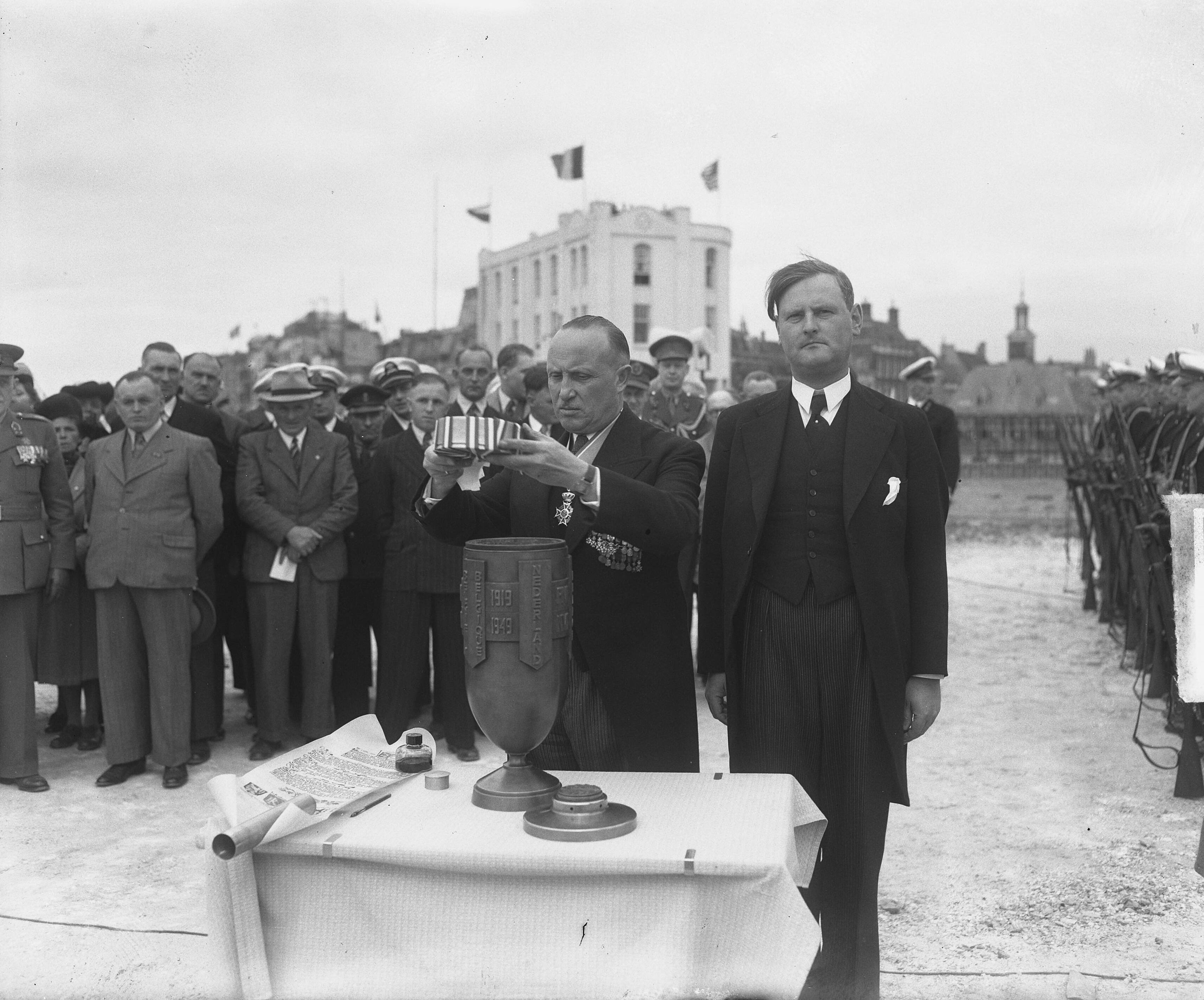 Fotocollectie Anefo — Vlissingen. Overzicht Belgische oudstrijders — Foto: Merk, Ben / Anefo. Licentie: Set B: Rechtenvrij / Publiek Domein. Bron: Nationaal Archief. http://hdl.handle.net/10648/a8c96e62-d0b4-102d-bcf8-003048976d84