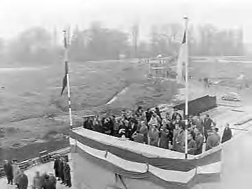 Fotocollectie Anefo — Tewaterlating van de Indonesische veerboot "Halimun" bij de Zaanlandse Scheepsbouwmaatschappij te Zaandam. De doopplechtigheid werd verricht door mevr. R.A.S. Martonegro — Foto: Bilsen, Joop van / Anefo. Licentie: Set B: Rechtenvrij / Publiek Domein. Bron: Nationaal Archief. http://hdl.handle.net/10648/a98952ae-d0b4-102d-bcf8-003048976d84