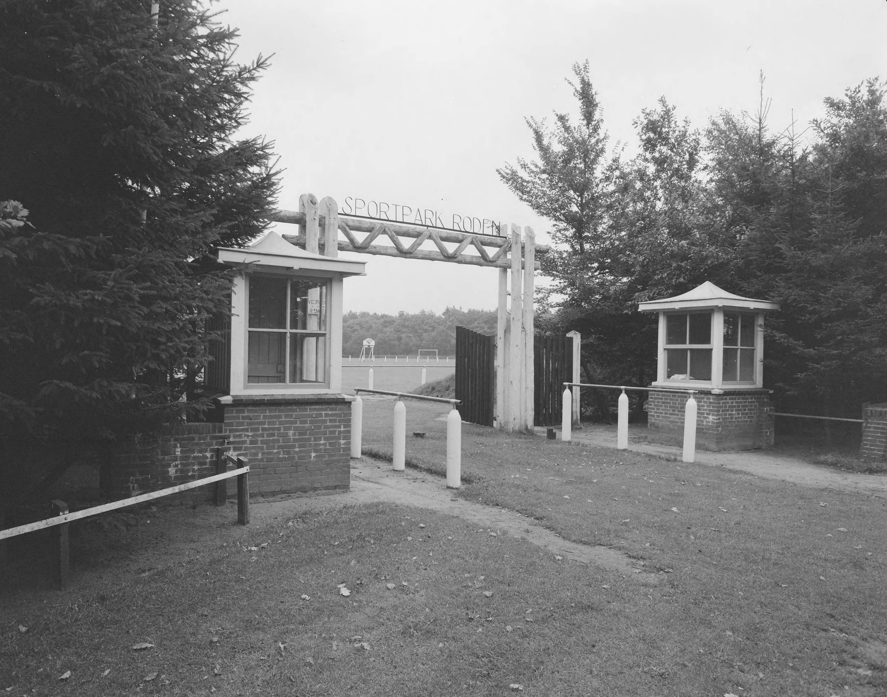 Fotocollectie Nederlandse Heidemaatschappij — Sportpark te Roden — Foto: Wüllschleger, [...] / Heidemij. Licentie: Set B: Rechtenvrij / Publiek Domein. Bron: Nationaal Archief. http://hdl.handle.net/10648/ae7a8b2a-d0b4-102d-bcf8-003048976d84