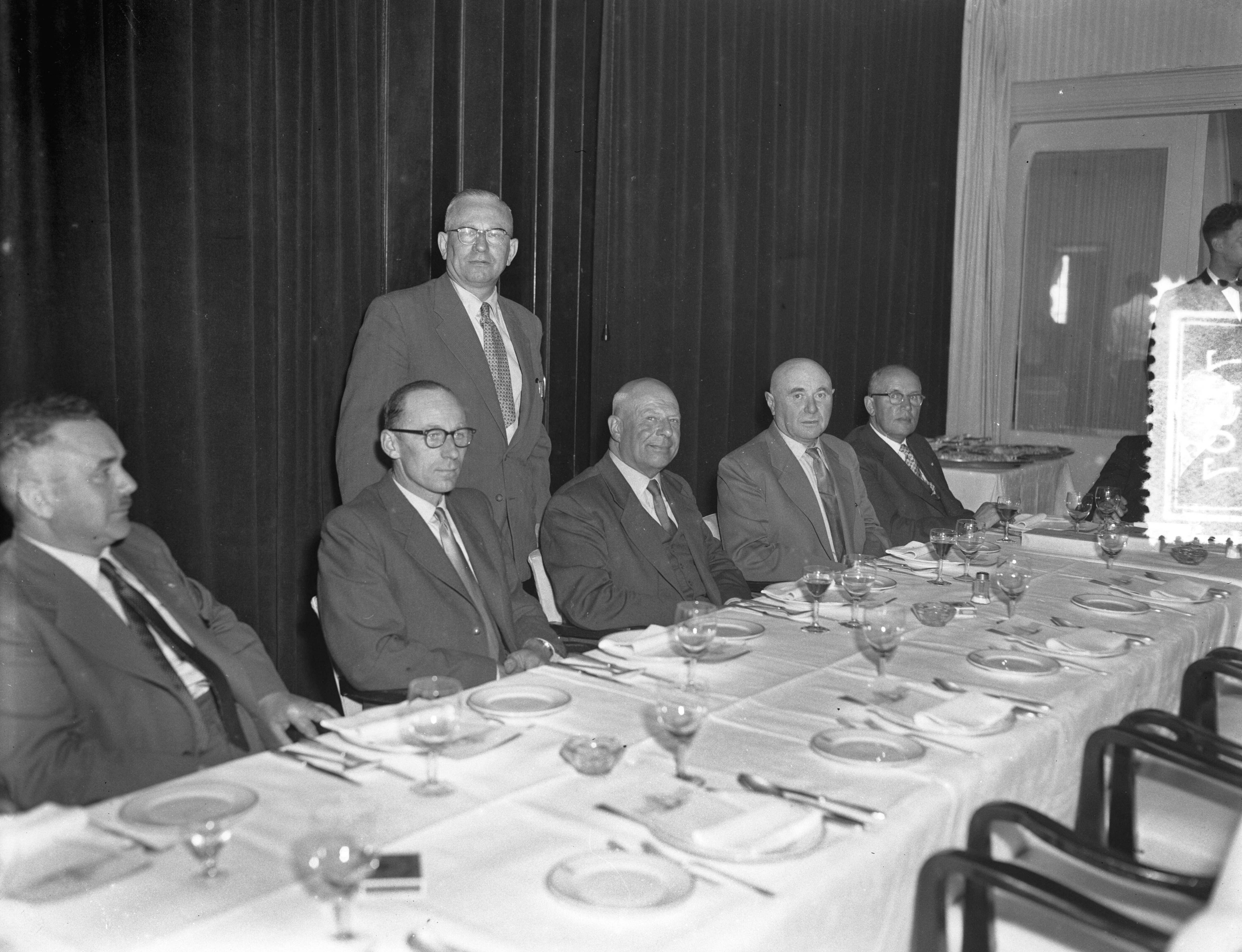 Fotocollectie Anefo — Algemene vergadering van de Hollandse Maatschappij voor de Landbouw te Scheveningen — Foto: Pot, Harry / Anefo. Licentie: Set B: Rechtenvrij / Publiek Domein. Bron: Nationaal Archief. http://hdl.handle.net/10648/a947ae76-d0b4-102d-bcf8-003048976d84