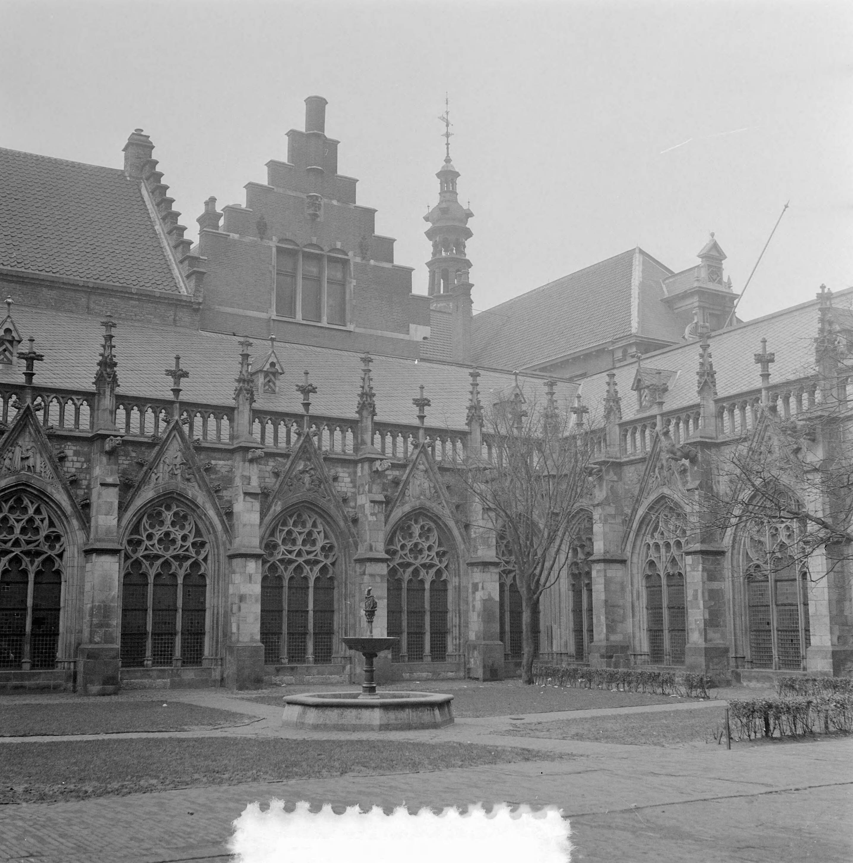 Stadsgezichten Utrecht — Stadsgezichten Utrecht. Pandhof en Omgang — Foto: Noske, J.D. / Anefo. Licentie: Set B: Rechtenvrij / Publiek Domein. Bron: Nationaal Archief. http://hdl.handle.net/10648/a91b78f6-d0b4-102d-bcf8-003048976d84