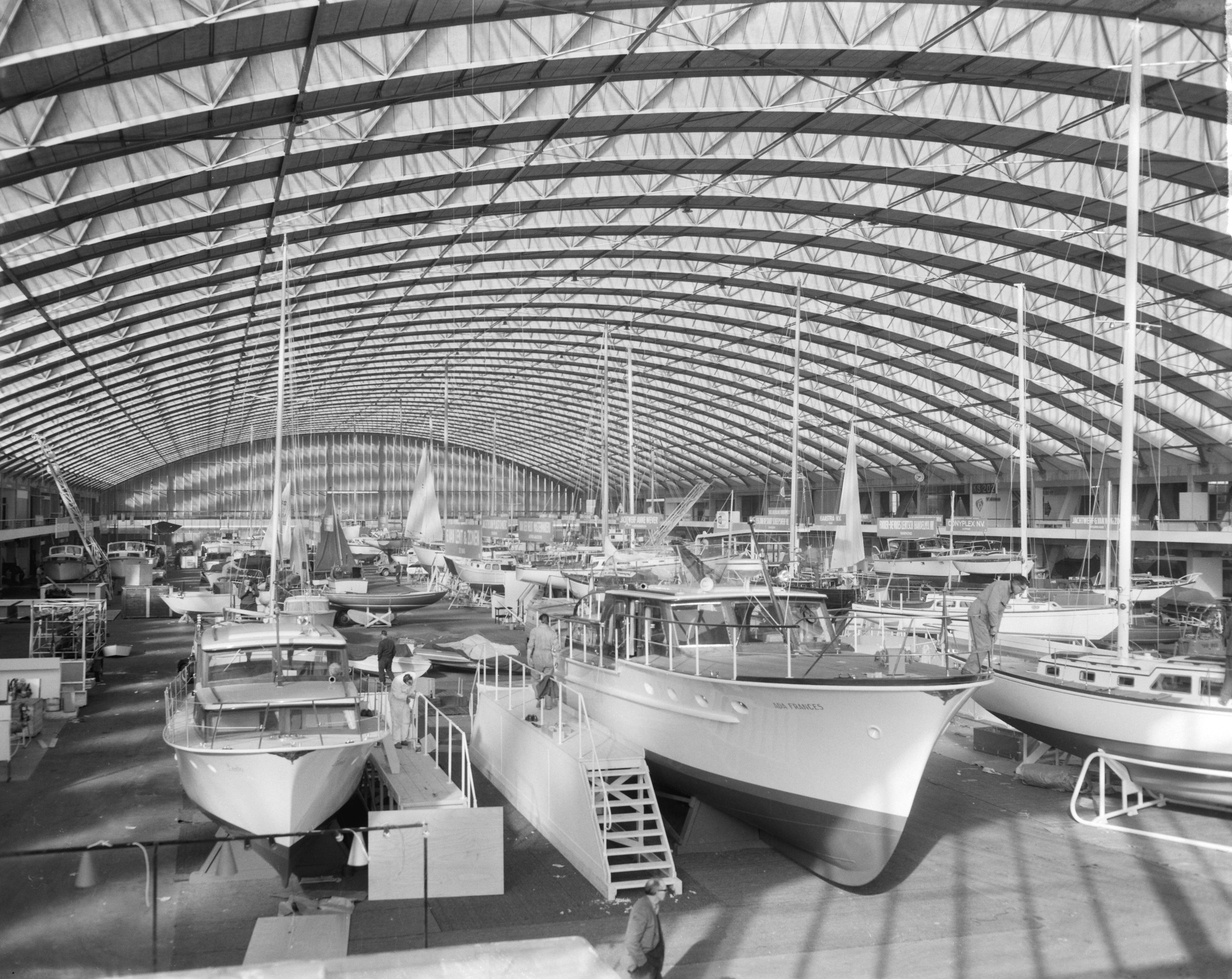 Fotocollectie Anefo — Hiswa in RAI te Amsterdam, overzicht tentoonstelling — Foto: Bilsen, Joop van / Anefo. Licentie: Set B: Rechtenvrij / Publiek Domein. Bron: Nationaal Archief. http://hdl.handle.net/10648/aa2ea0ec-d0b4-102d-bcf8-003048976d84