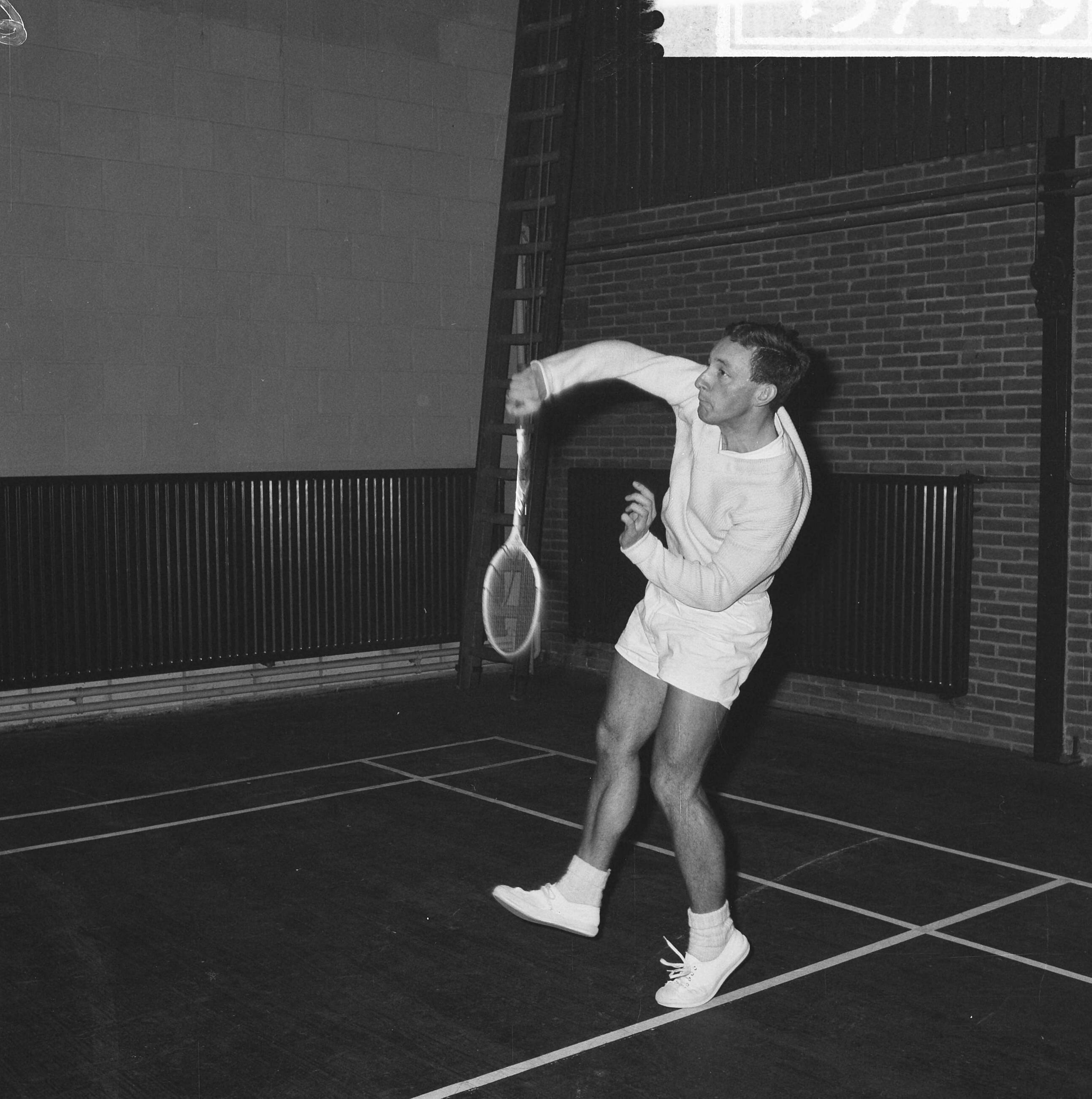 Fotocollectie Anefo — Badminton. Nederland tegen Ierland te Haarlem. Henk Weys (Nederland ) in aktie — Foto: Nijs, Jac. de / Anefo. Licentie: Set B: Rechtenvrij / Publiek Domein. Bron: Nationaal Archief. http://hdl.handle.net/10648/aa4e1364-d0b4-102d-bcf8-003048976d84