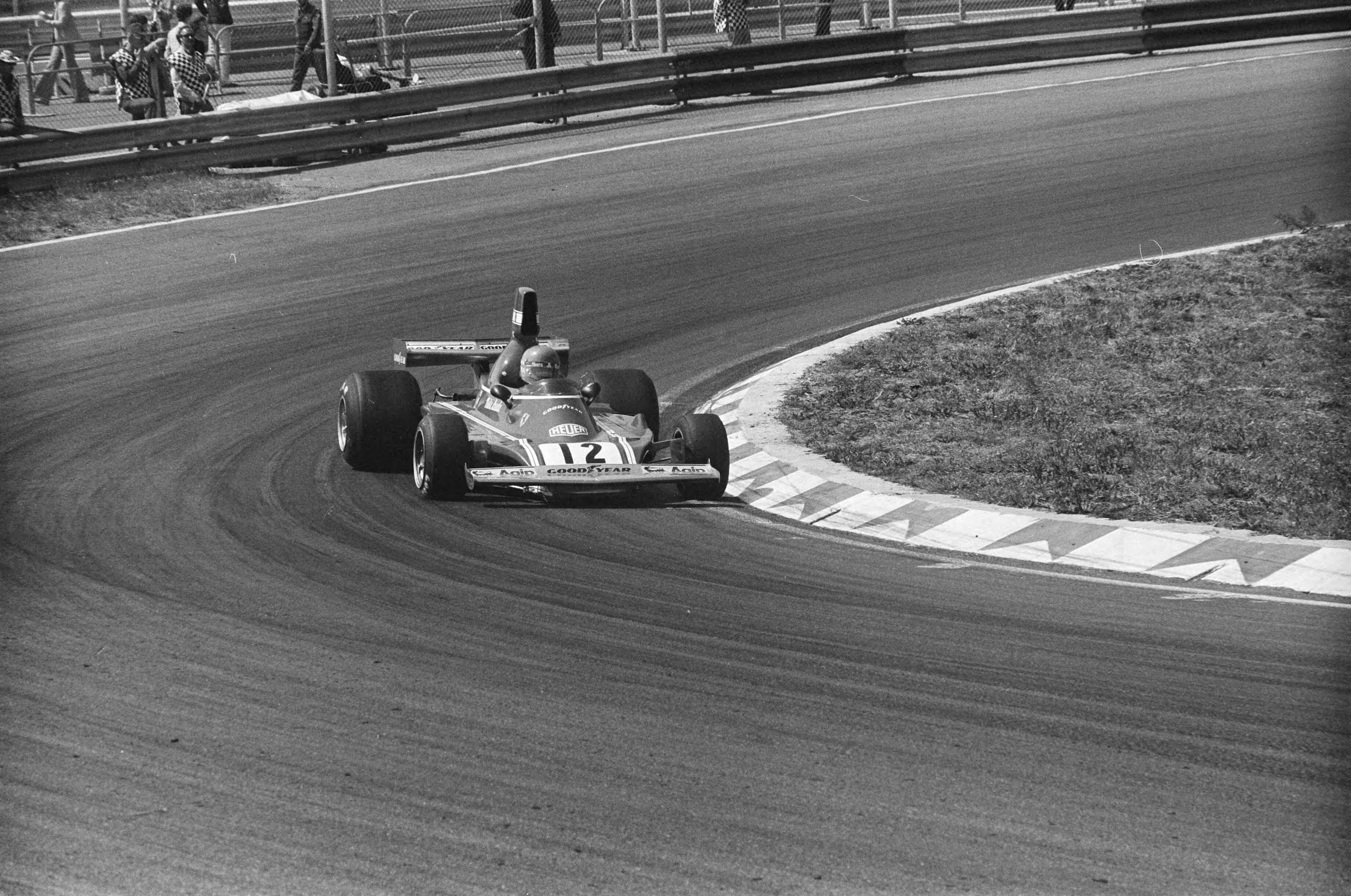 Fotocollectie Anefo — Grand Prix op Zandvoort, nr. 13, 15 Niki Lauda , nr. 14 16 Regazzoni (11) — Foto: Croes, Rob C. / Anefo. Licentie: Set B: Rechtenvrij / Publiek Domein. Bron: Nationaal Archief. http://hdl.handle.net/10648/ac4e4d8c-d0b4-102d-bcf8-003048976d84