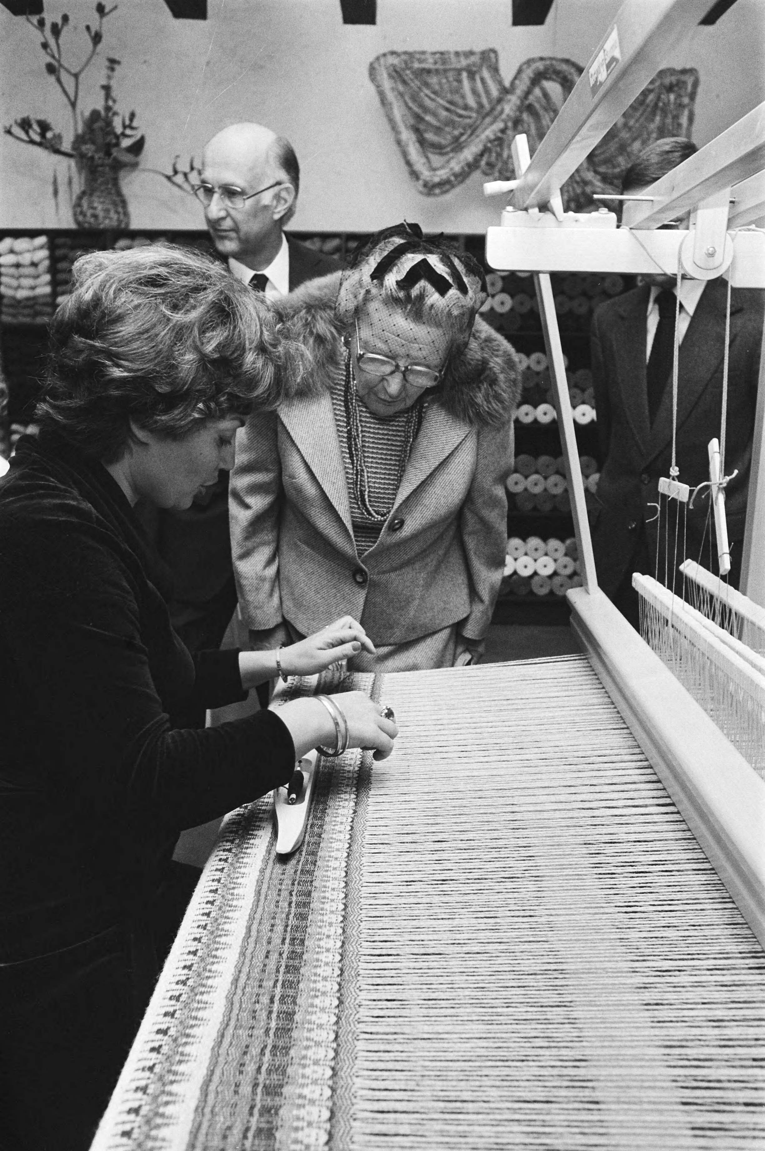 Fotocollectie Anefo — Koningin Juliana bezoekt Veenendaal; ontvangst en rondleiding — Foto: Verhoeff, Bert / Anefo. Licentie: Set B: Rechtenvrij / Publiek Domein. Bron: Nationaal Archief. http://hdl.handle.net/10648/ac8c5712-d0b4-102d-bcf8-003048976d84