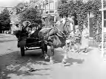 Fotocollectie Anefo — Ringrijdag in sjeesjes in Middelburg — Foto: Noske, J.D. / Anefo. Licentie: Set B: Rechtenvrij / Publiek Domein. Bron: Nationaal Archief. http://hdl.handle.net/10648/a9815748-d0b4-102d-bcf8-003048976d84